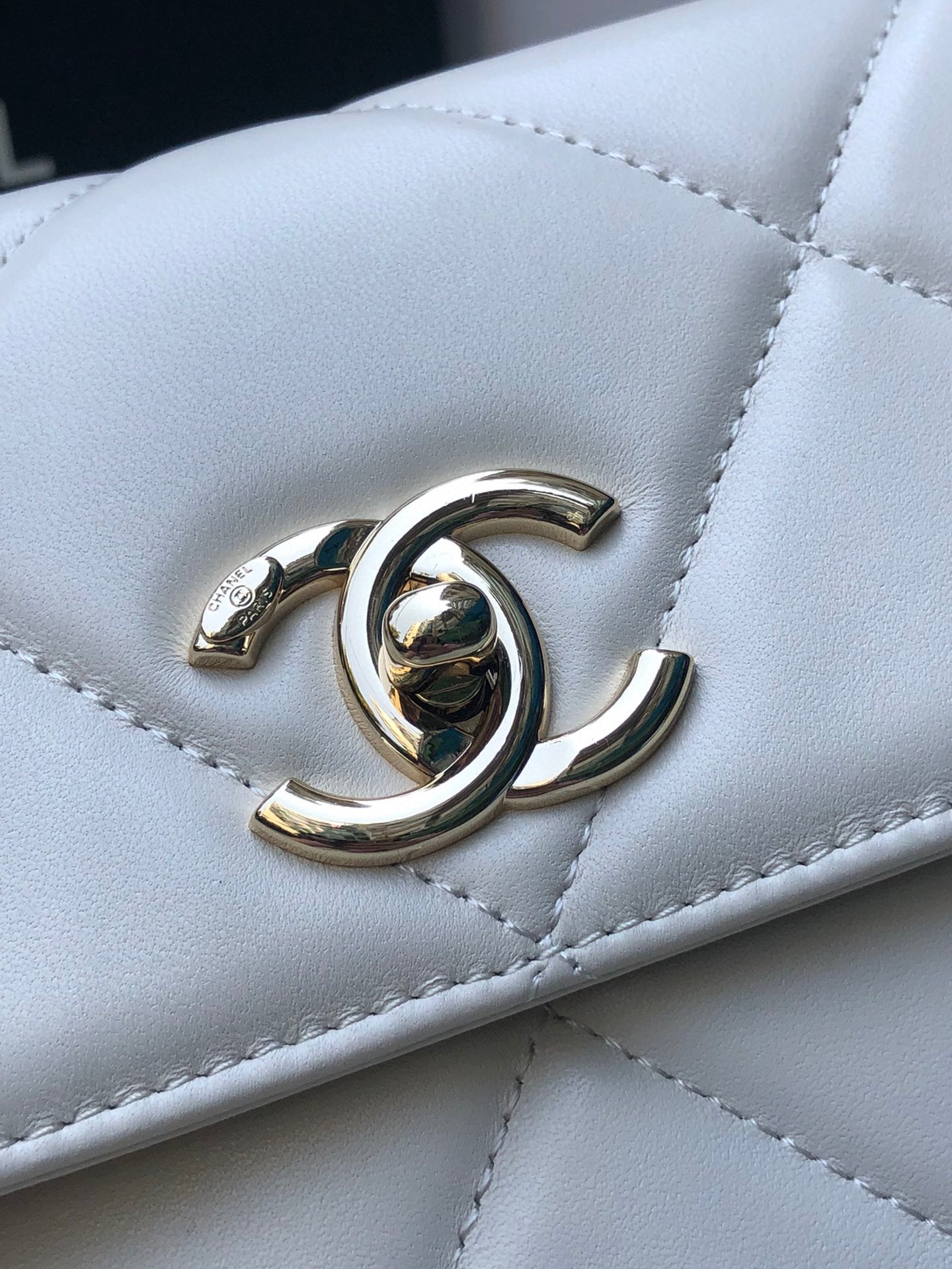 CHANEL FLAP BAG WITH TOP HANDLE 6.6 × 9.8 × 4.7 in