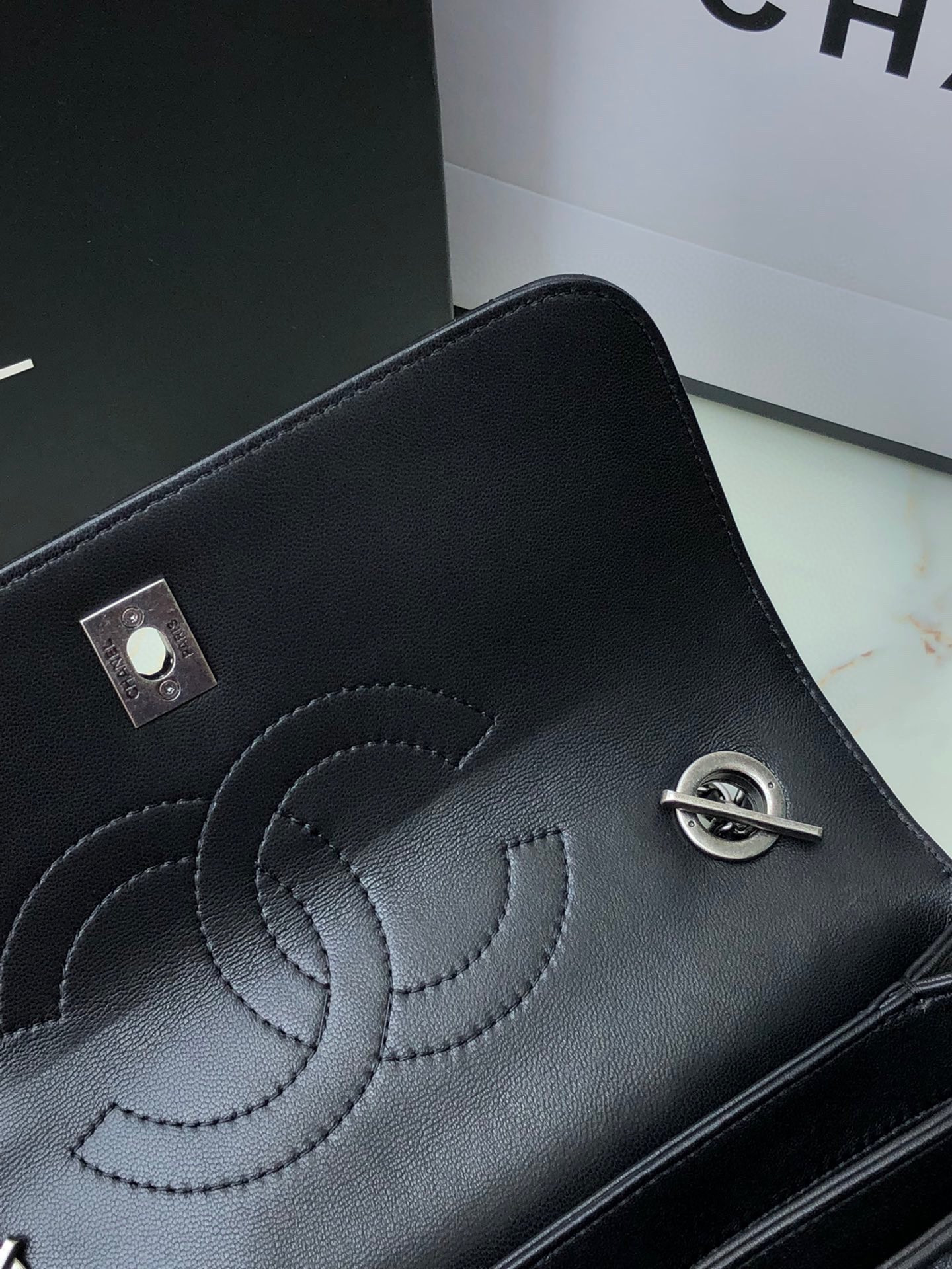 CHANEL FLAP BAG WITH TOP HANDLE 6.6 × 9.8 × 4.7 in