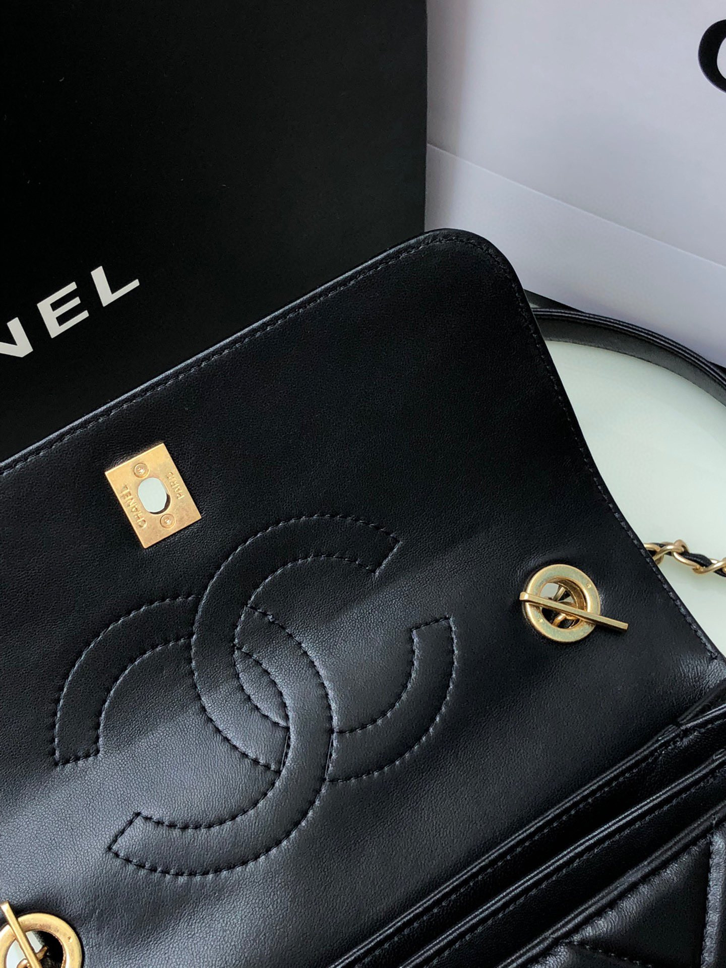 CHANEL FLAP BAG WITH TOP HANDLE 6.6 × 9.8 × 4.7 in