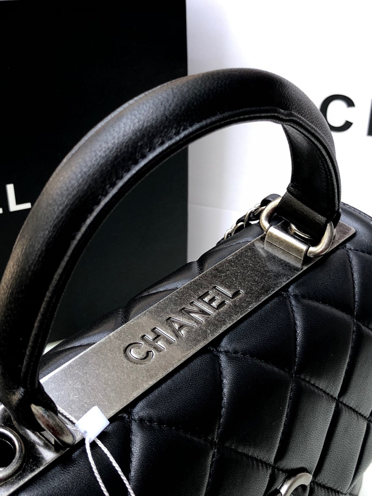 CHANEL FLAP BAG WITH TOP HANDLE 6.6 × 9.8 × 4.7 in