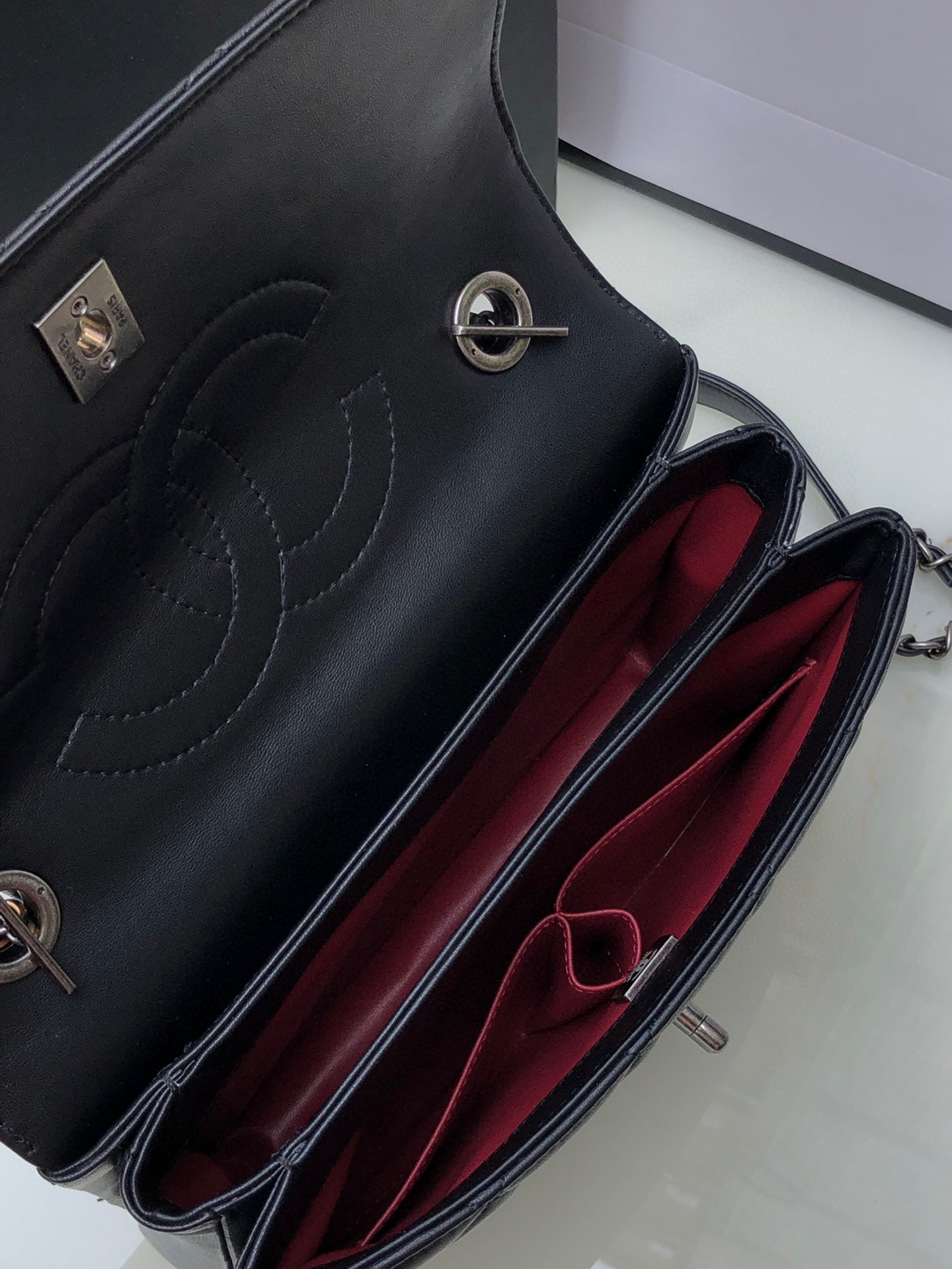 CHANEL FLAP BAG WITH TOP HANDLE 6.6 × 9.8 × 4.7 in