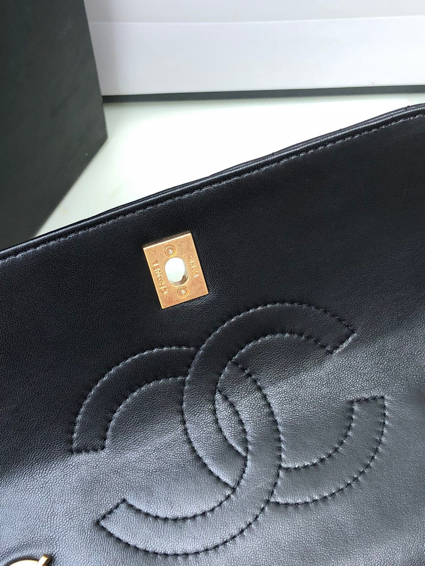 CHANEL FLAP BAG WITH TOP HANDLE 6.6 × 9.8 × 4.7 in