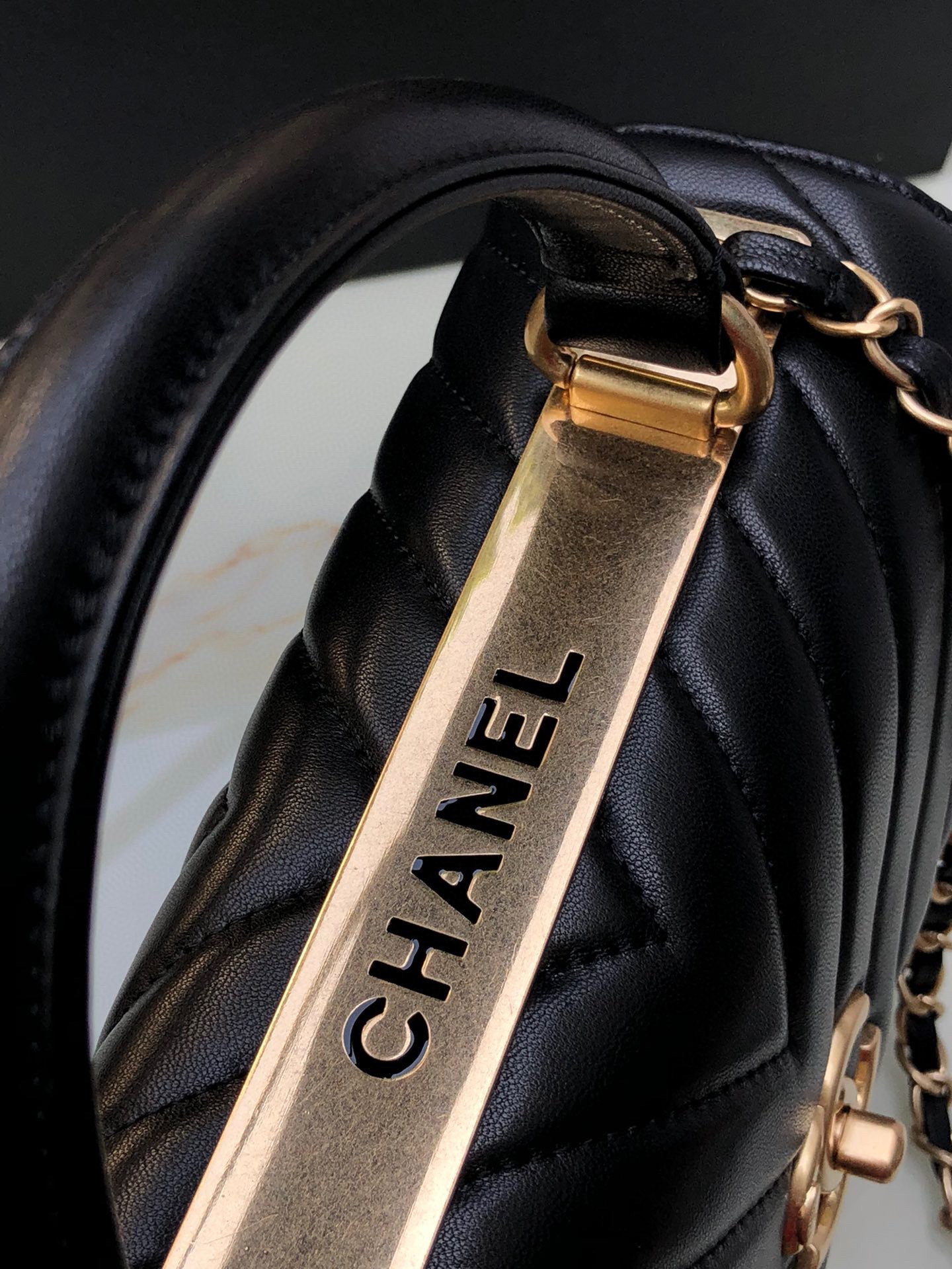CHANEL FLAP BAG WITH TOP HANDLE 6.6 × 9.8 × 4.7 in