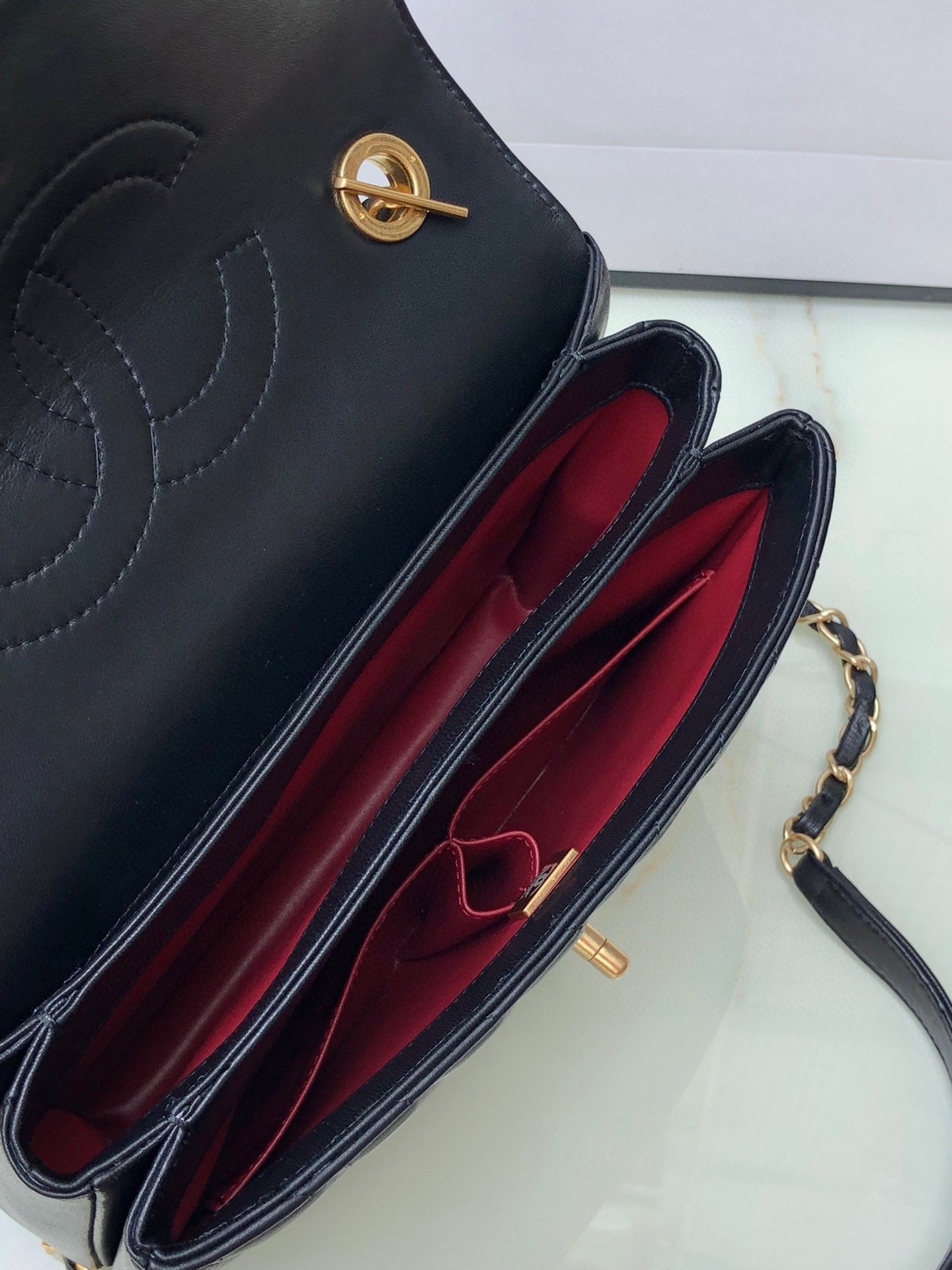 CHANEL FLAP BAG WITH TOP HANDLE 6.6 × 9.8 × 4.7 in