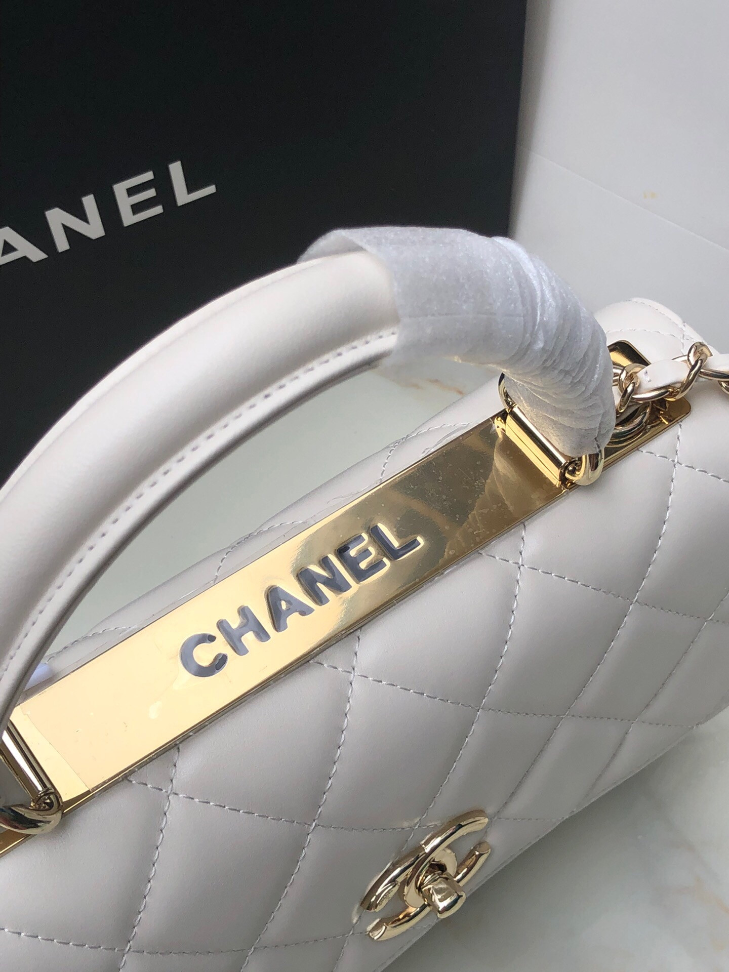 CHANEL FLAP BAG WITH TOP HANDLE 6.6 × 9.8 × 4.7 in