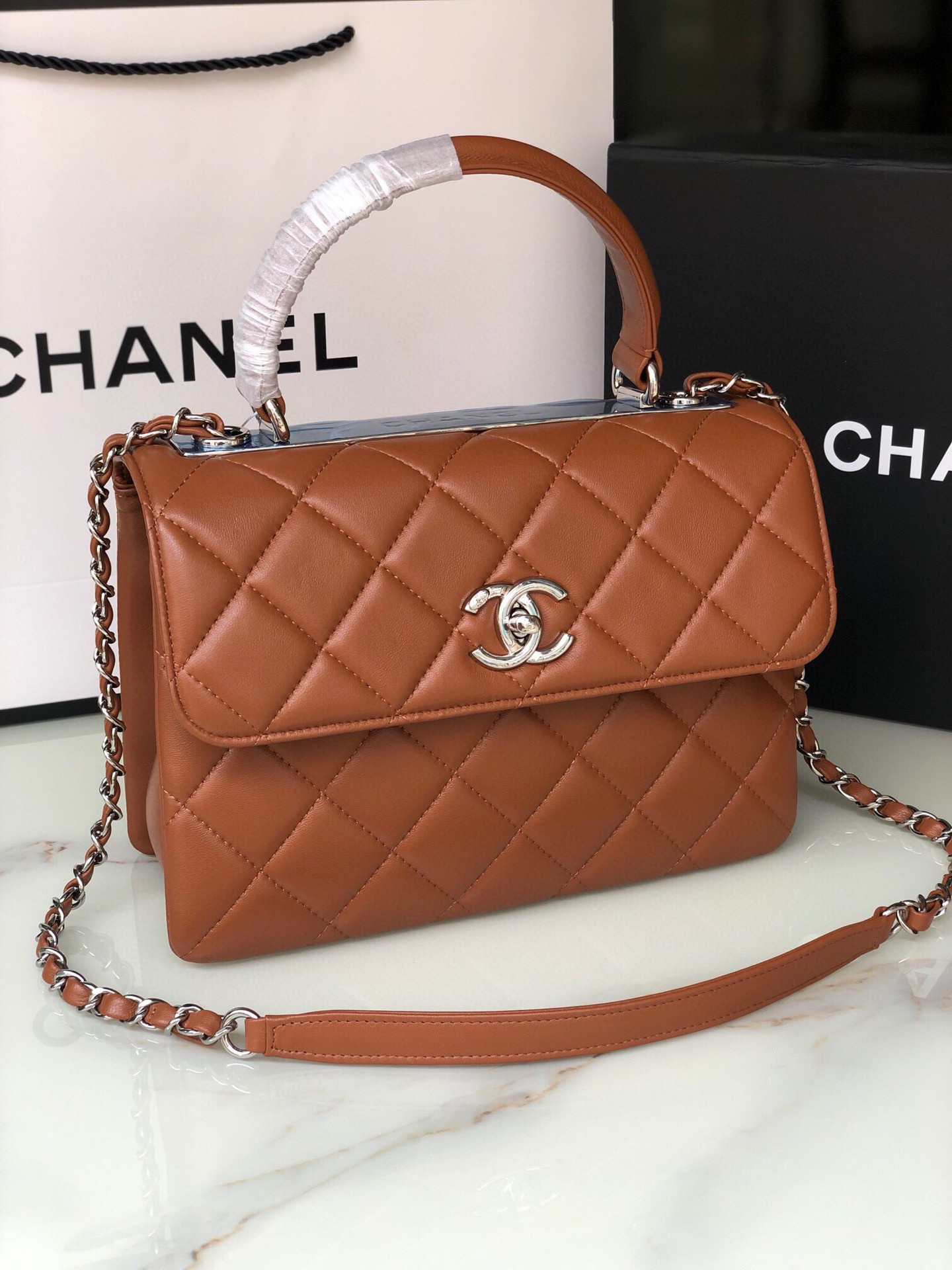 CHANEL FLAP BAG WITH TOP HANDLE 6.6 × 9.8 × 4.7 in