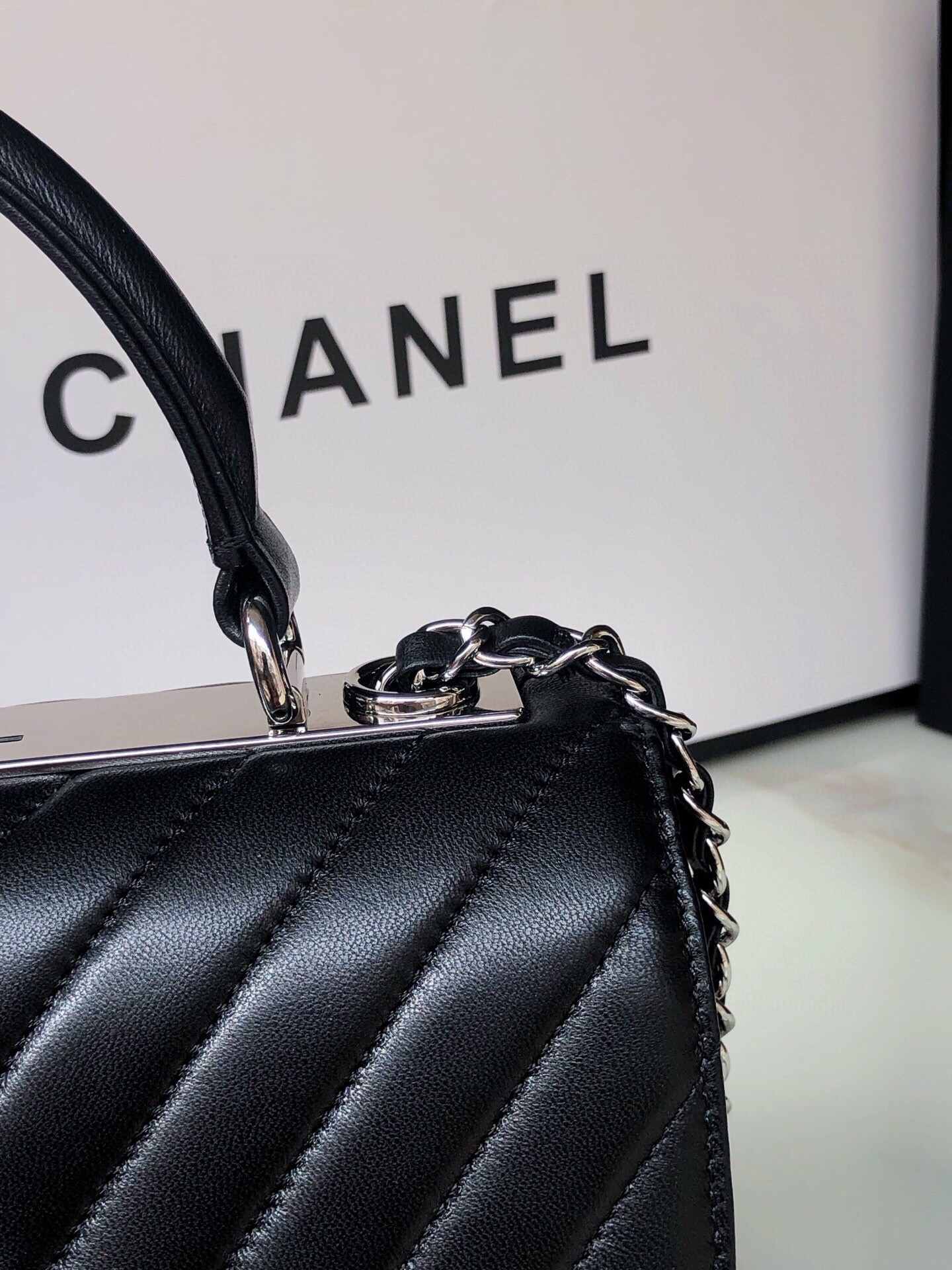 CHANEL FLAP BAG WITH TOP HANDLE 6.6 × 9.8 × 4.7 in