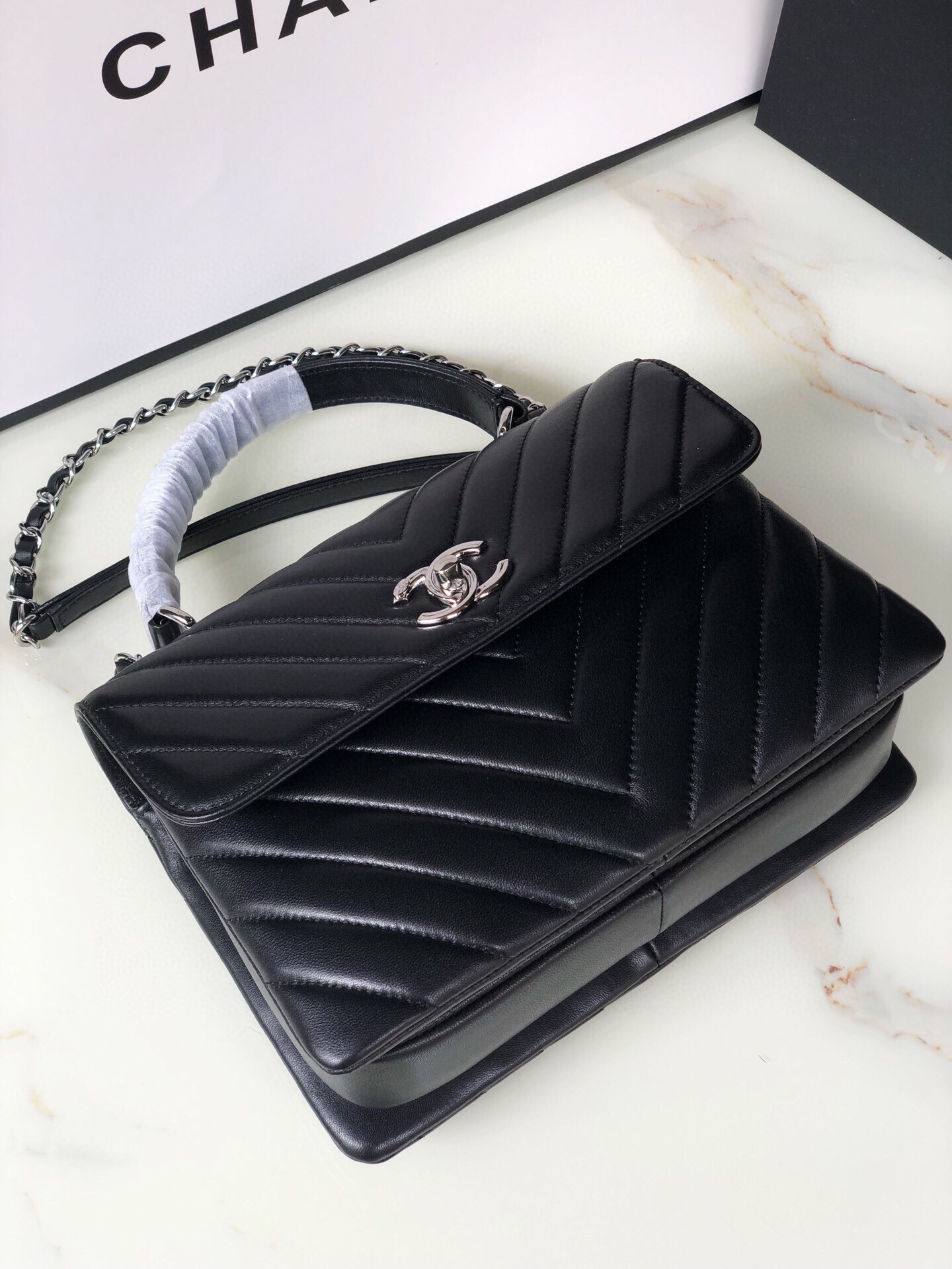 CHANEL FLAP BAG WITH TOP HANDLE 6.6 × 9.8 × 4.7 in