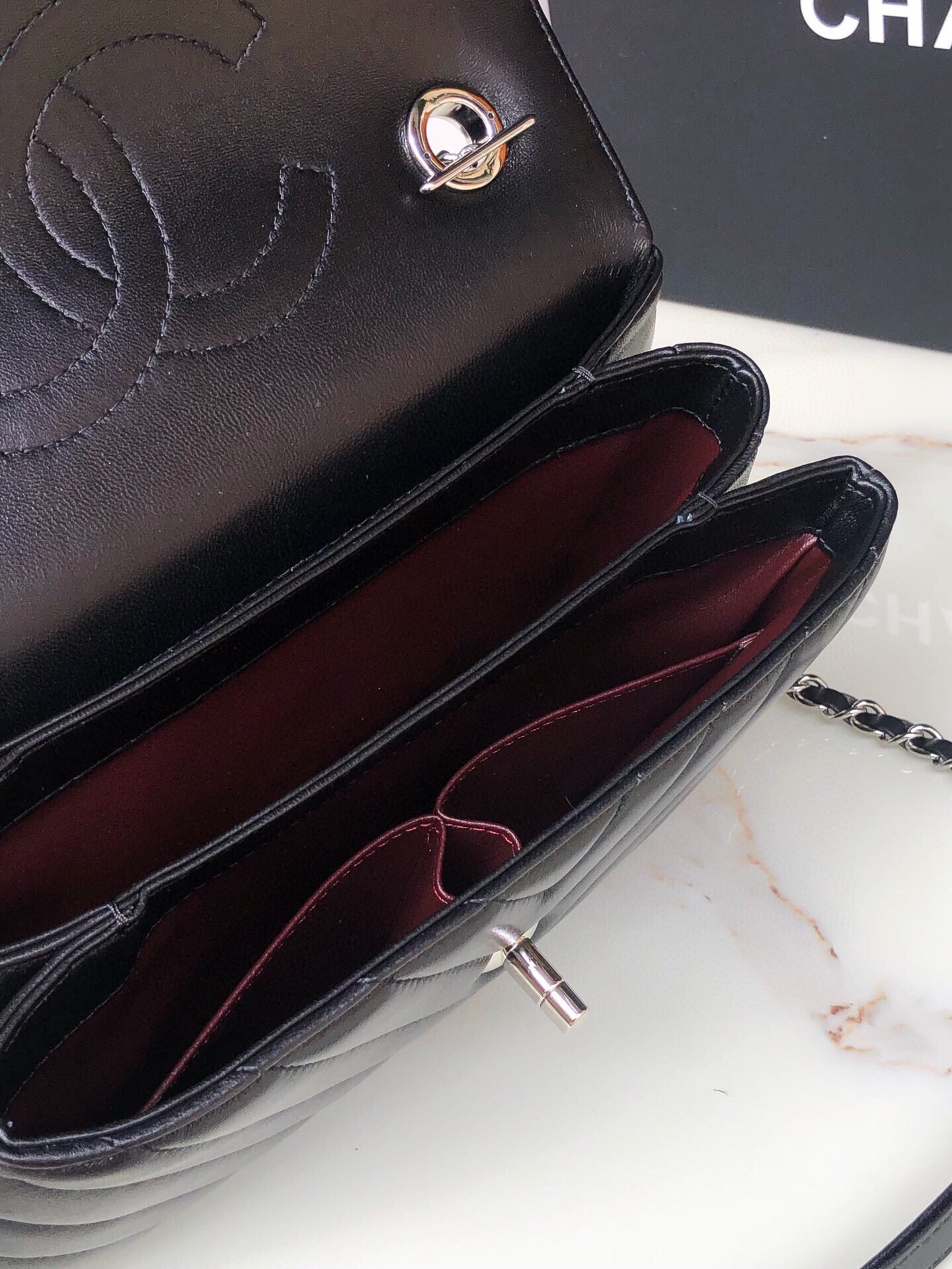 CHANEL FLAP BAG WITH TOP HANDLE 6.6 × 9.8 × 4.7 in