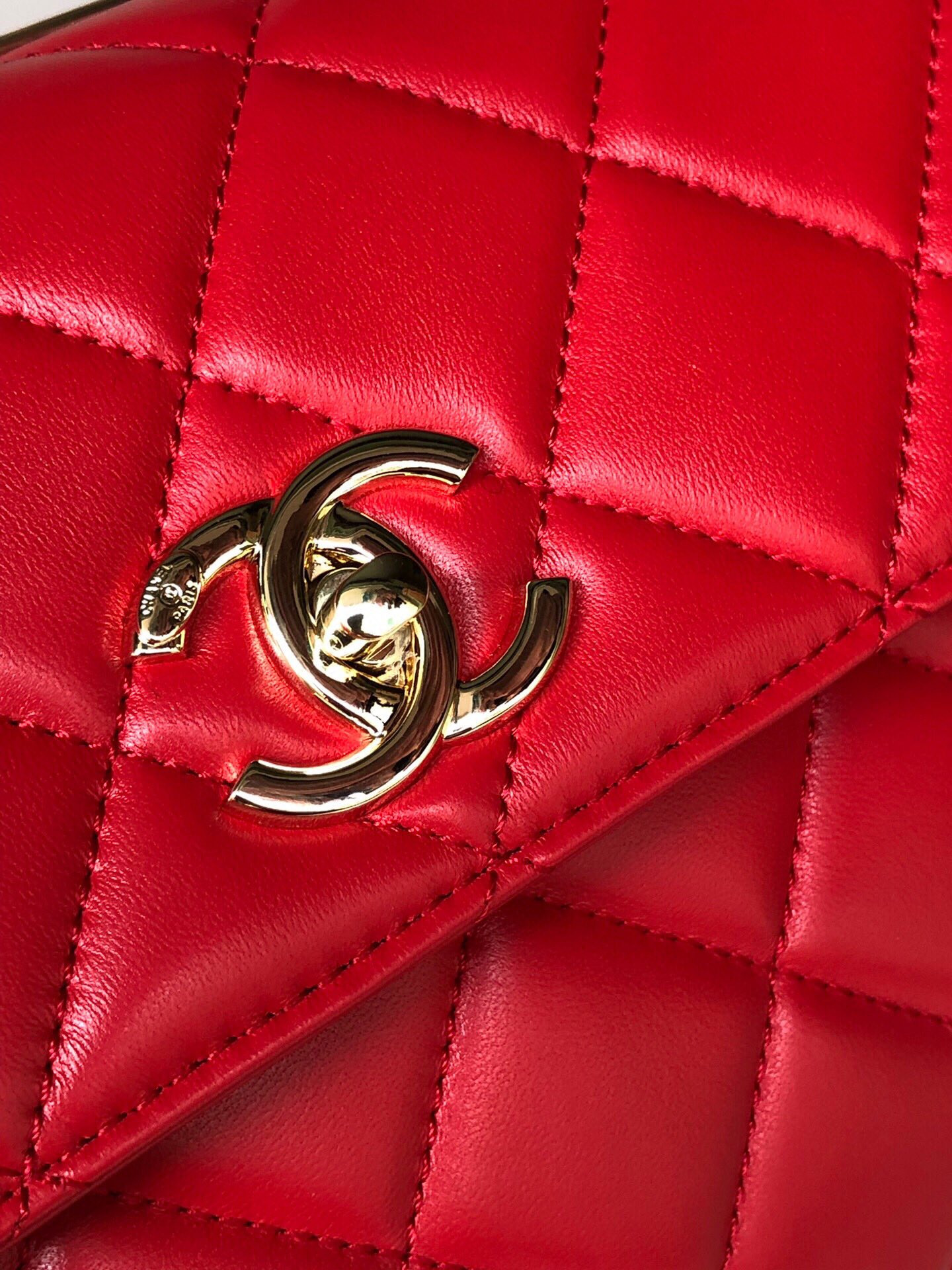 CHANEL FLAP BAG WITH TOP HANDLE 6.6 × 9.8 × 4.7 in