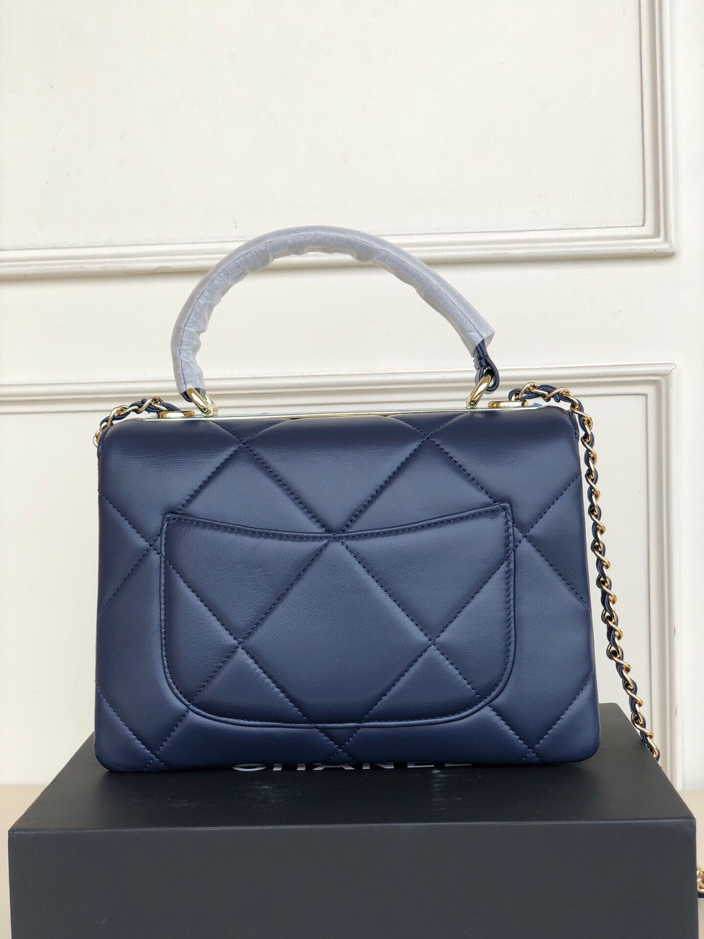 CHANEL FLAP BAG WITH TOP HANDLE 6.6 × 9.8 × 4.7 in