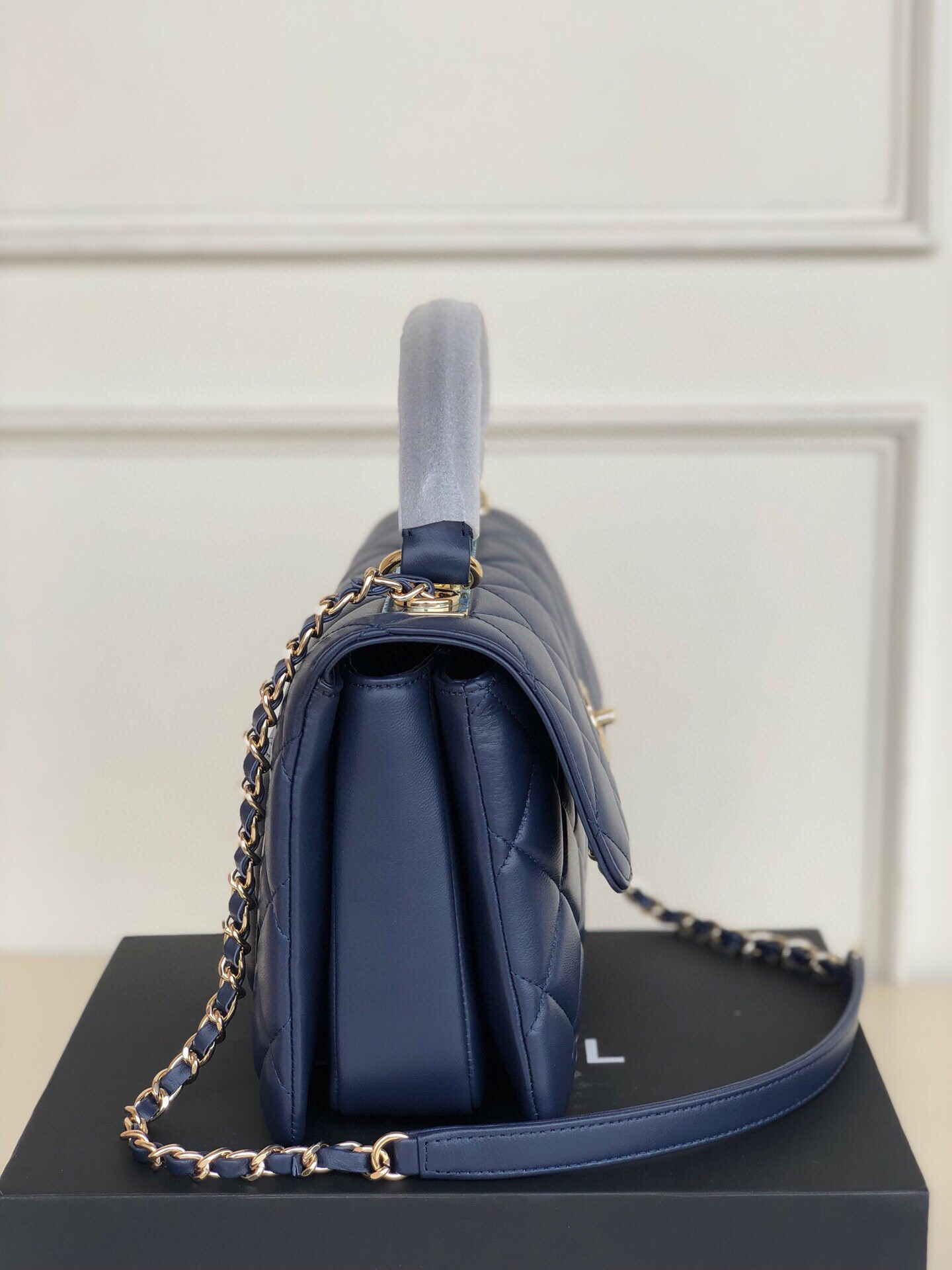 CHANEL FLAP BAG WITH TOP HANDLE 6.6 × 9.8 × 4.7 in