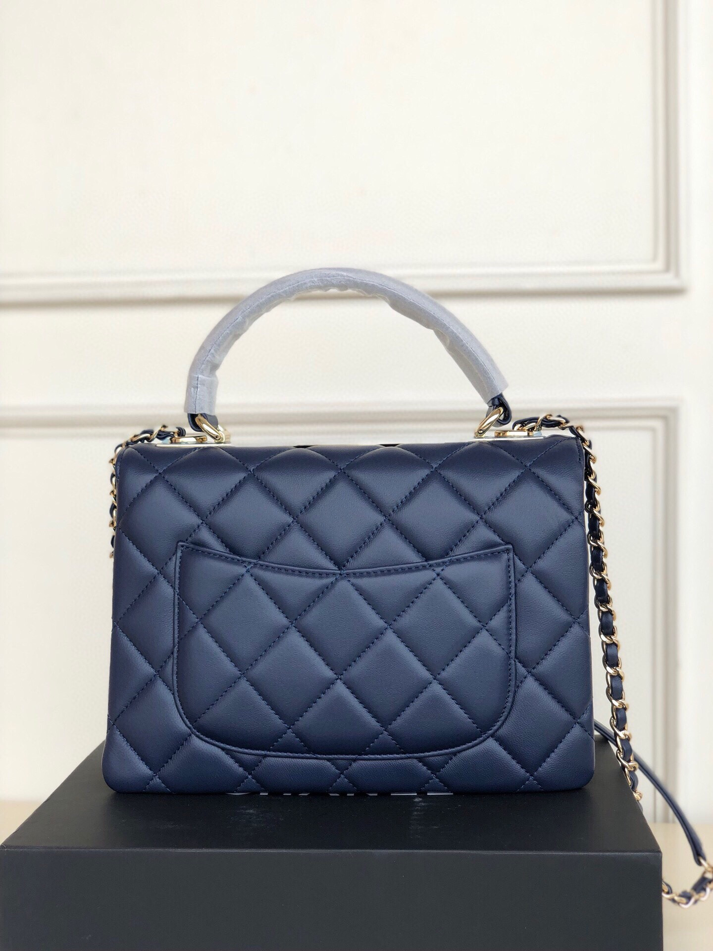 CHANEL FLAP BAG WITH TOP HANDLE 6.6 × 9.8 × 4.7 in