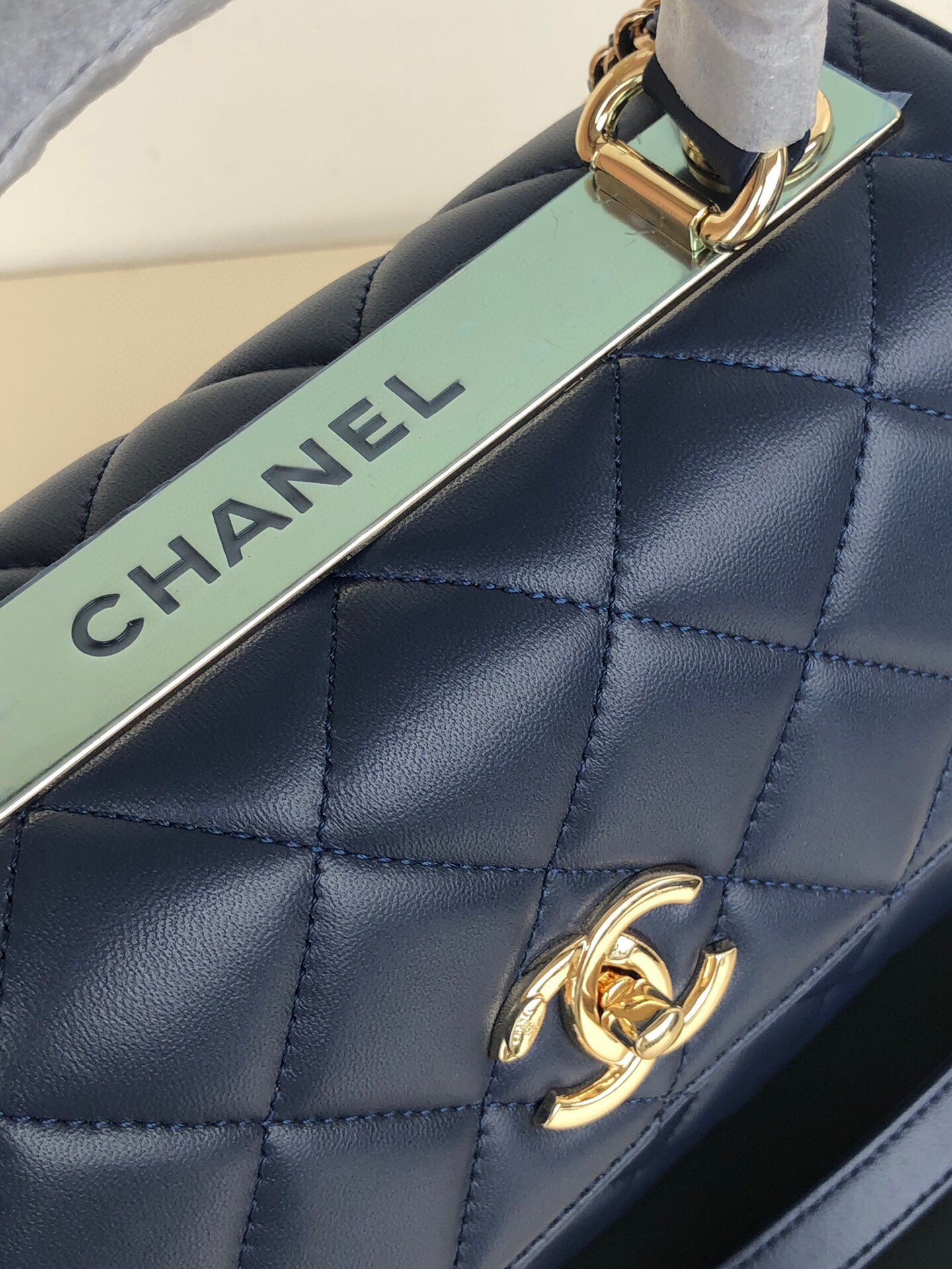 CHANEL FLAP BAG WITH TOP HANDLE 6.6 × 9.8 × 4.7 in