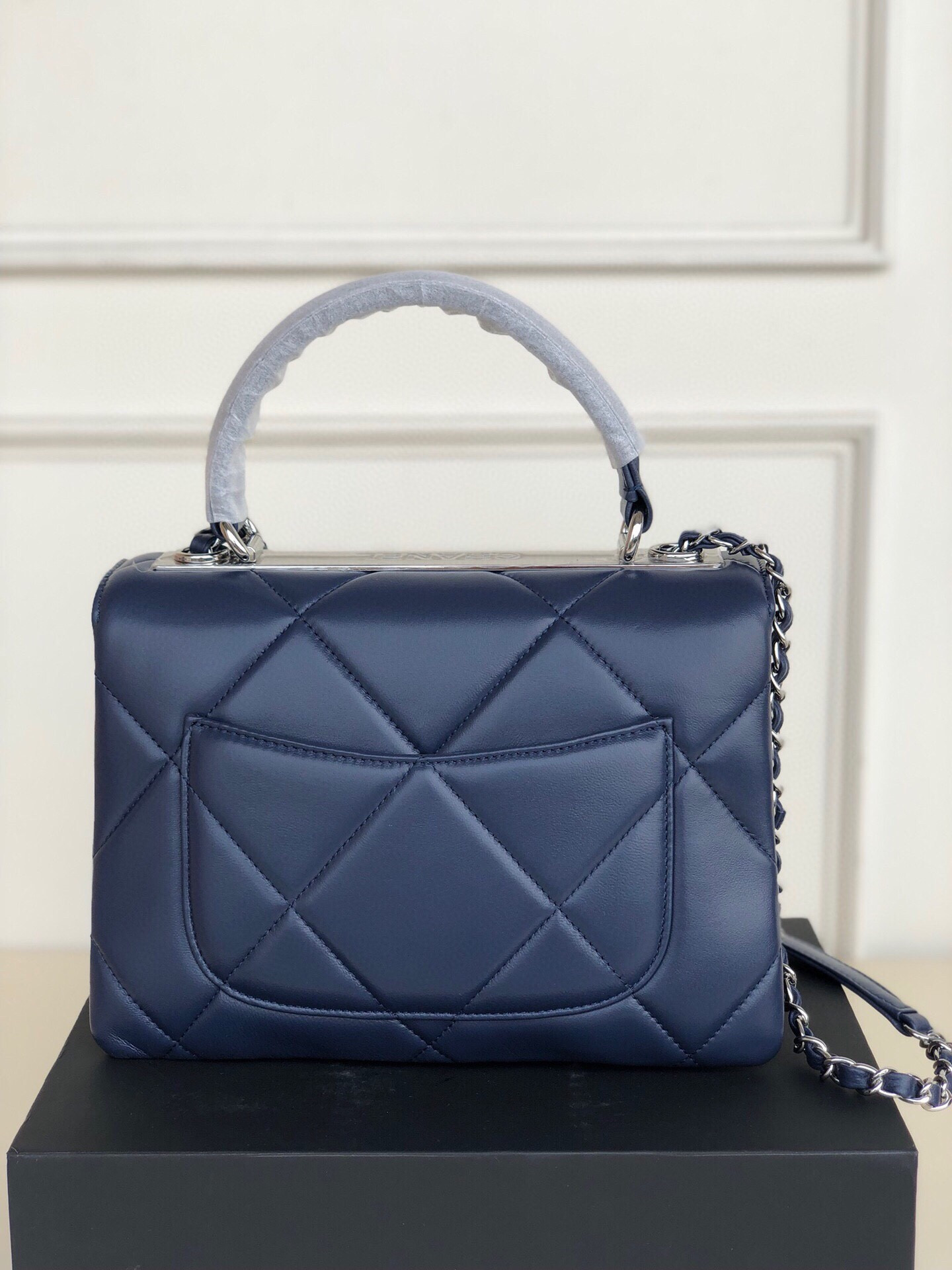CHANEL FLAP BAG WITH TOP HANDLE 6.6 × 9.8 × 4.7 in