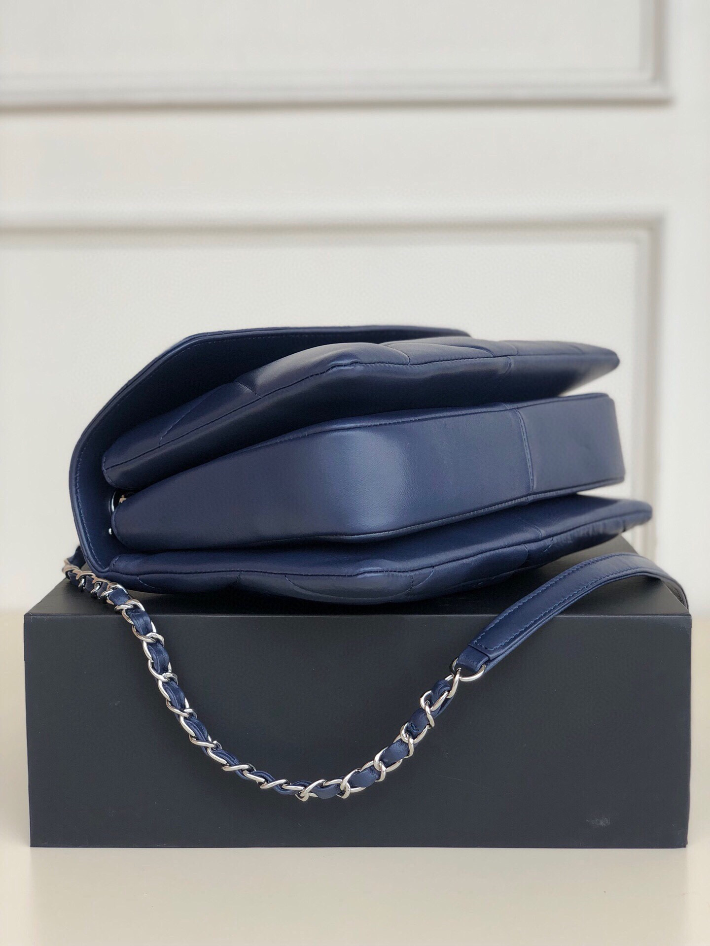 CHANEL FLAP BAG WITH TOP HANDLE 6.6 × 9.8 × 4.7 in