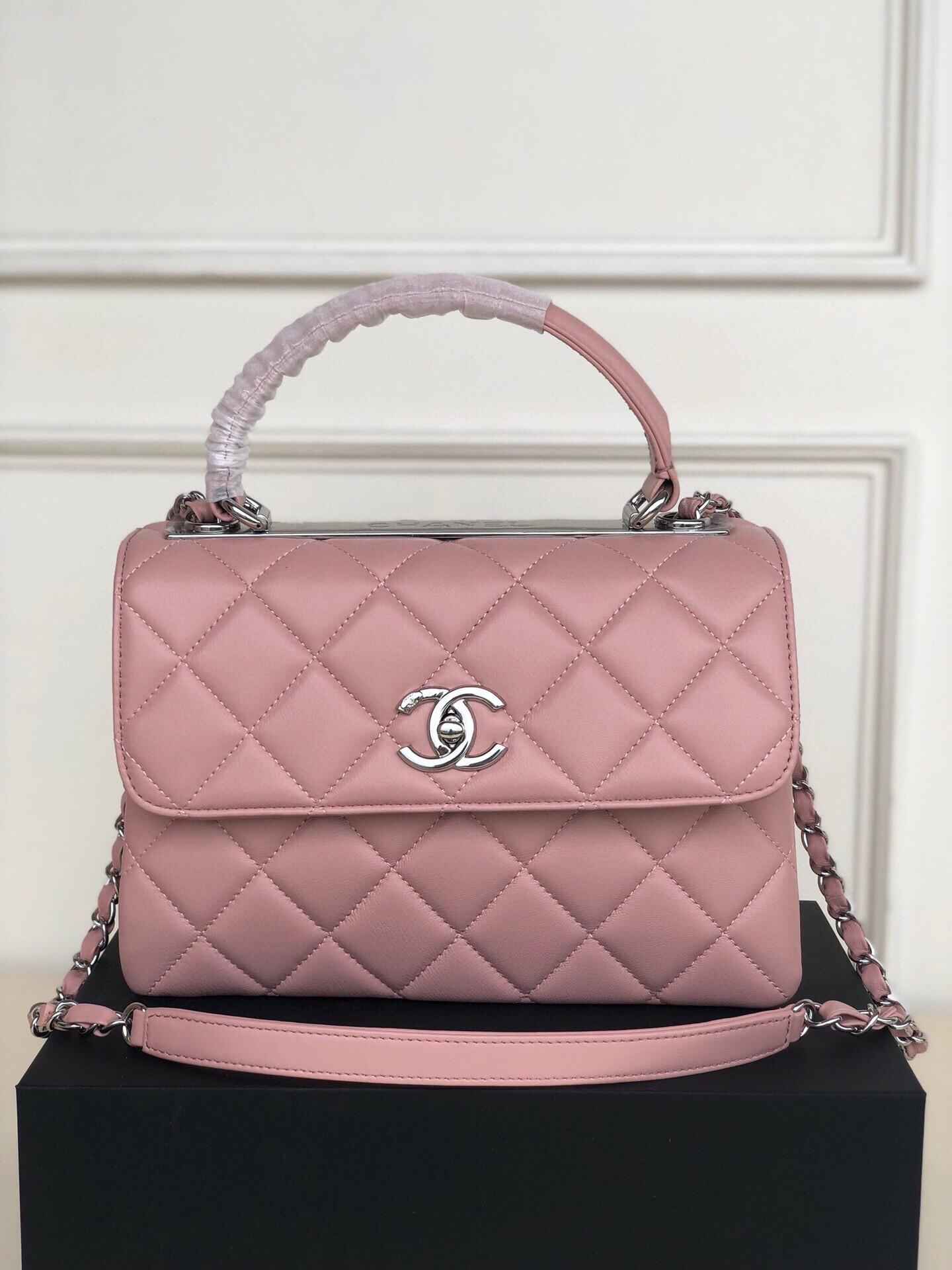 CHANEL FLAP BAG WITH TOP HANDLE 6.6 × 9.8 × 4.7 in