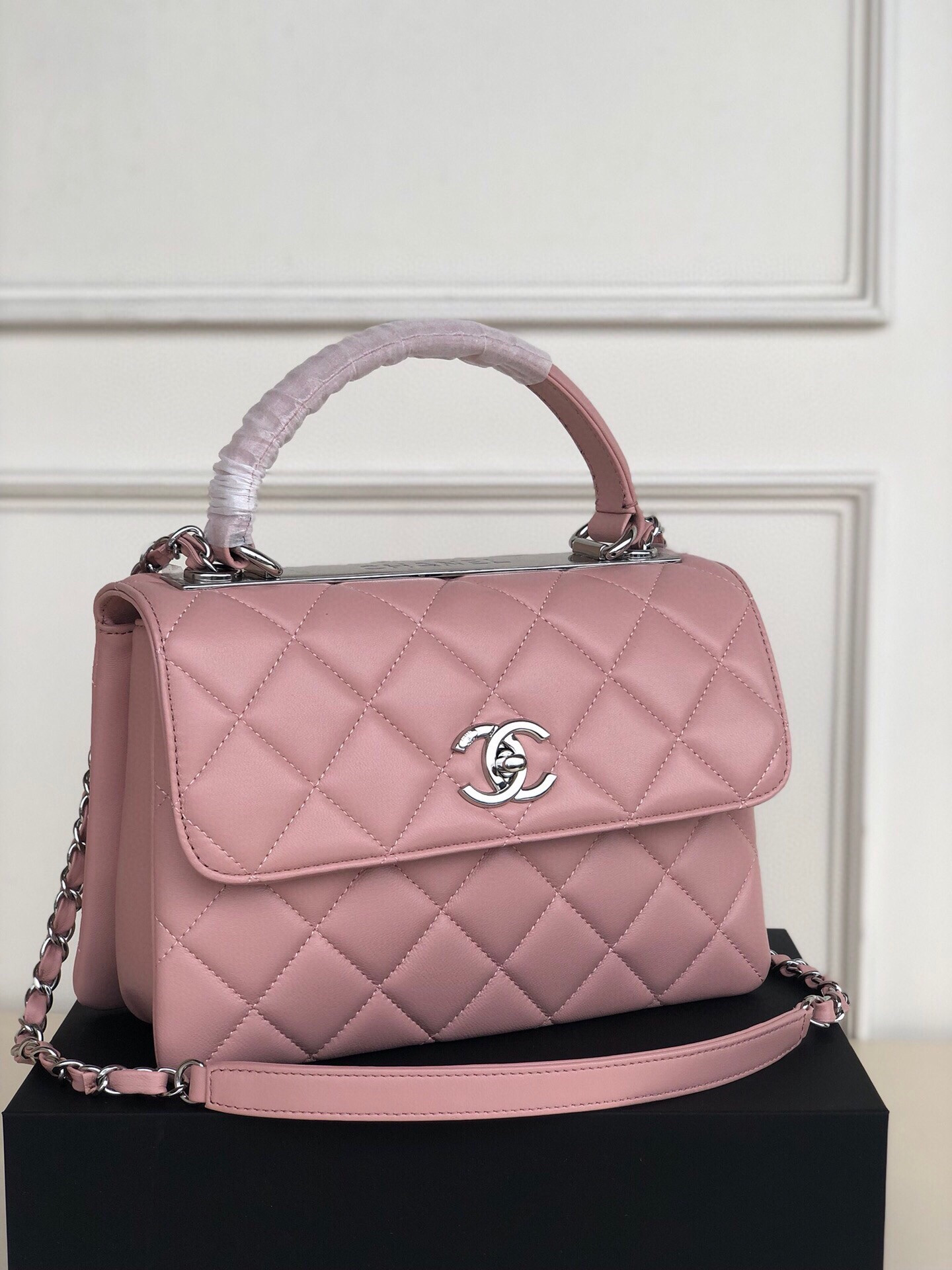 CHANEL FLAP BAG WITH TOP HANDLE 6.6 × 9.8 × 4.7 in