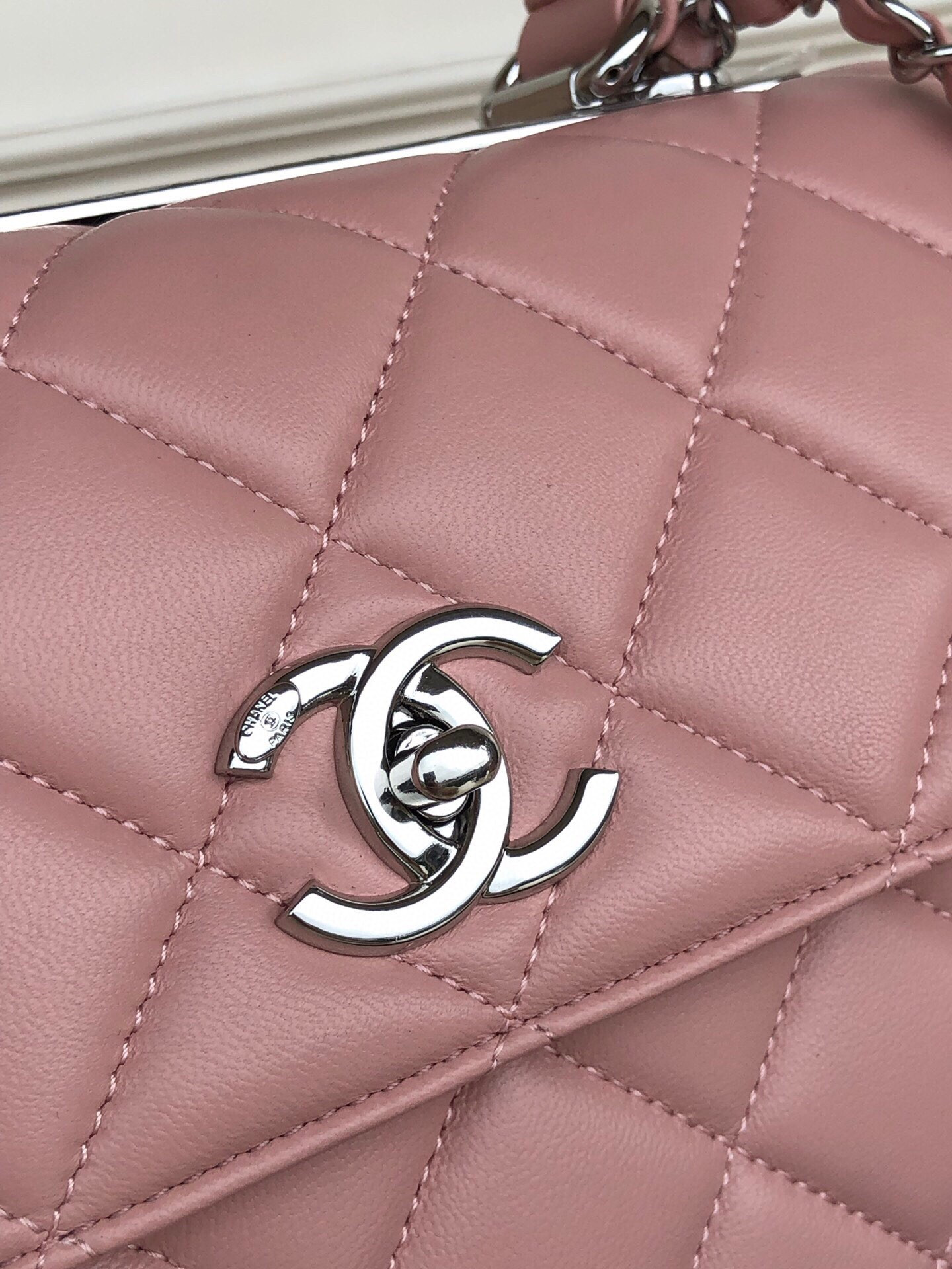 CHANEL FLAP BAG WITH TOP HANDLE 6.6 × 9.8 × 4.7 in