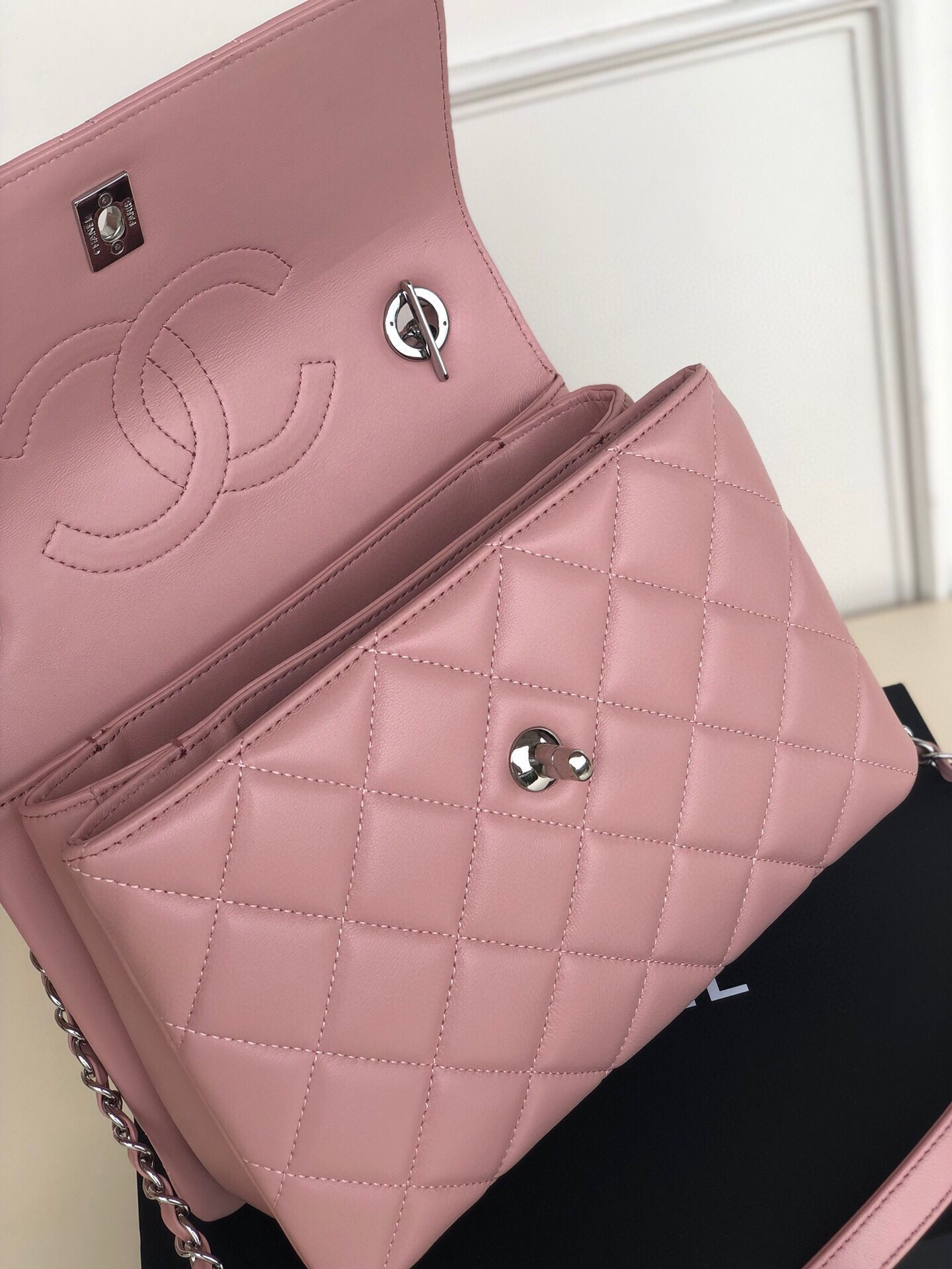 CHANEL FLAP BAG WITH TOP HANDLE 6.6 × 9.8 × 4.7 in