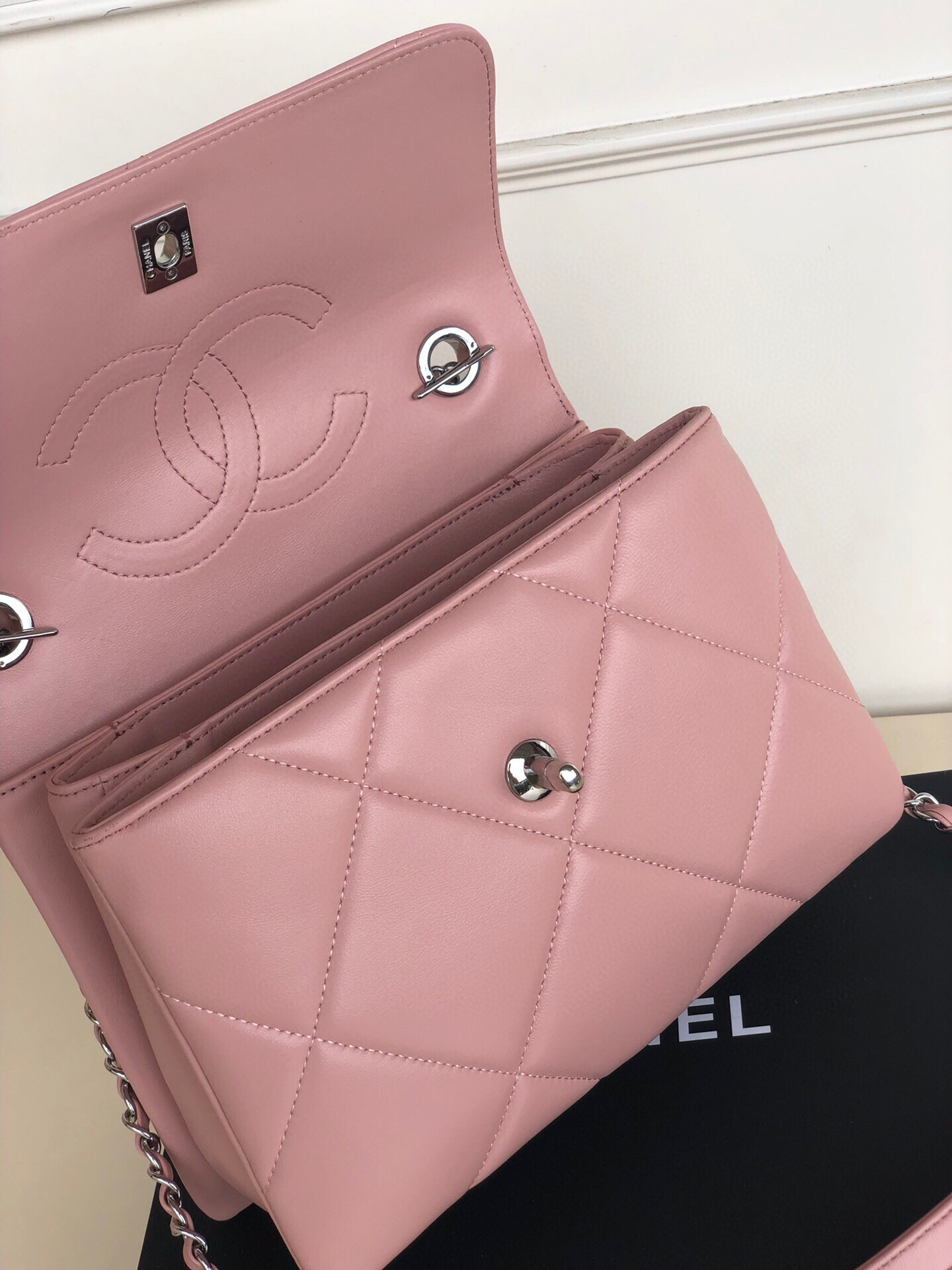 CHANEL FLAP BAG WITH TOP HANDLE 6.6 × 9.8 × 4.7 in