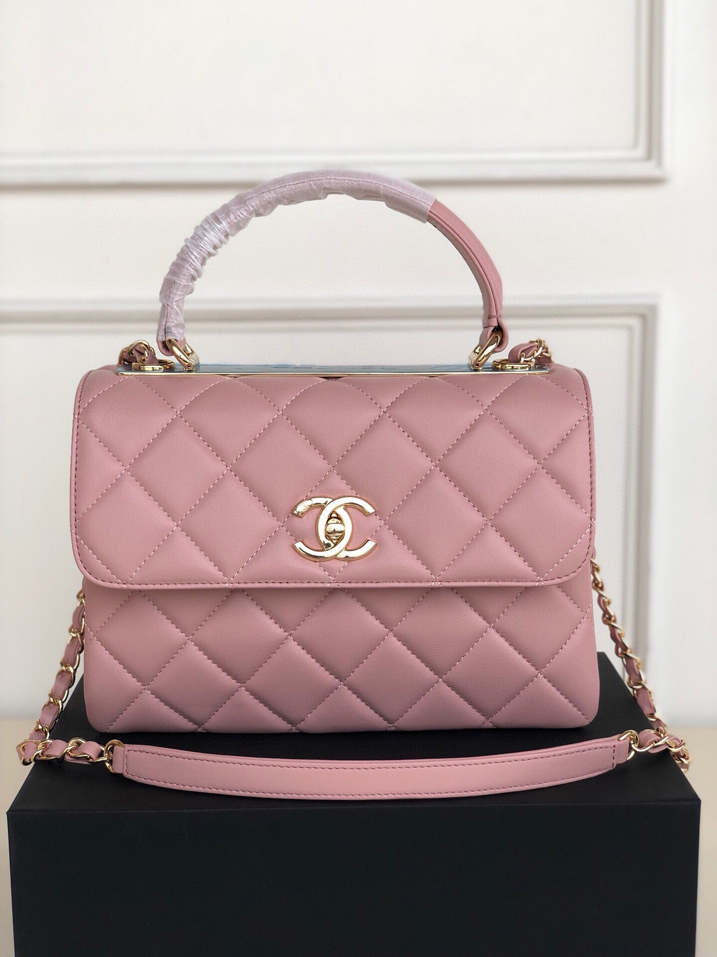 CHANEL FLAP BAG WITH TOP HANDLE 6.6 × 9.8 × 4.7 in