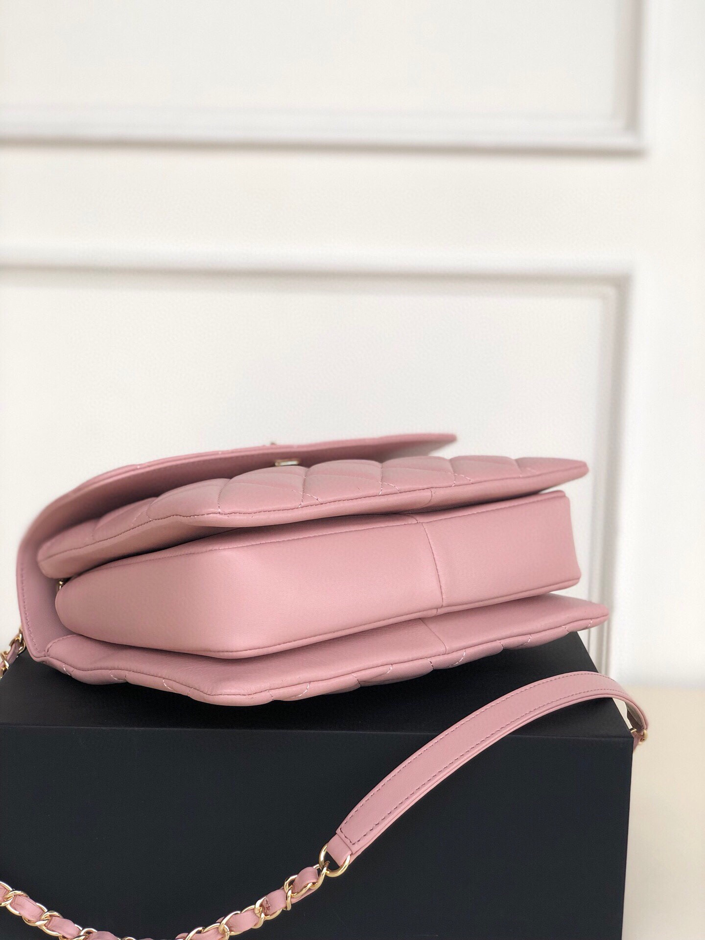 CHANEL FLAP BAG WITH TOP HANDLE 6.6 × 9.8 × 4.7 in