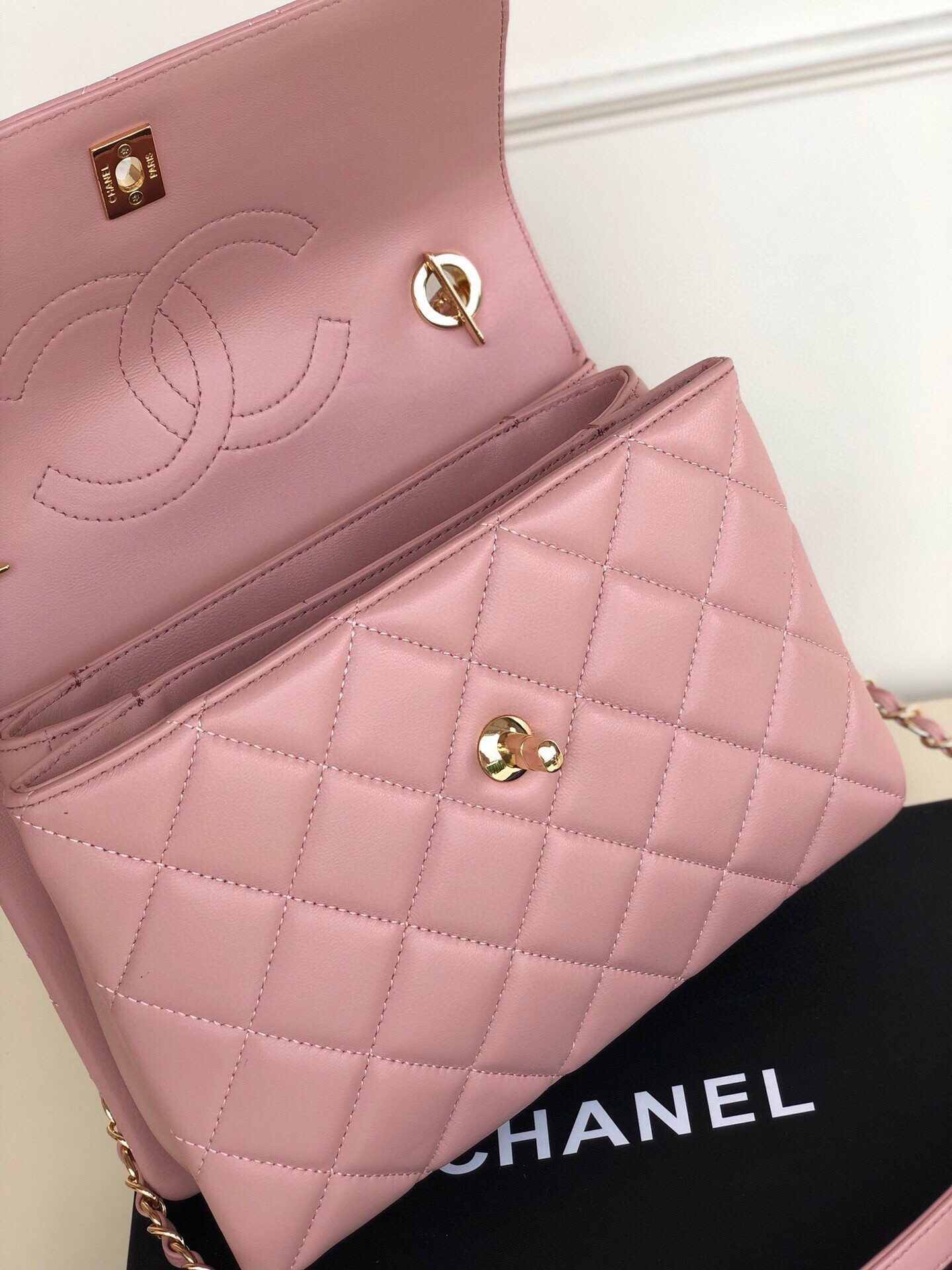 CHANEL FLAP BAG WITH TOP HANDLE 6.6 × 9.8 × 4.7 in