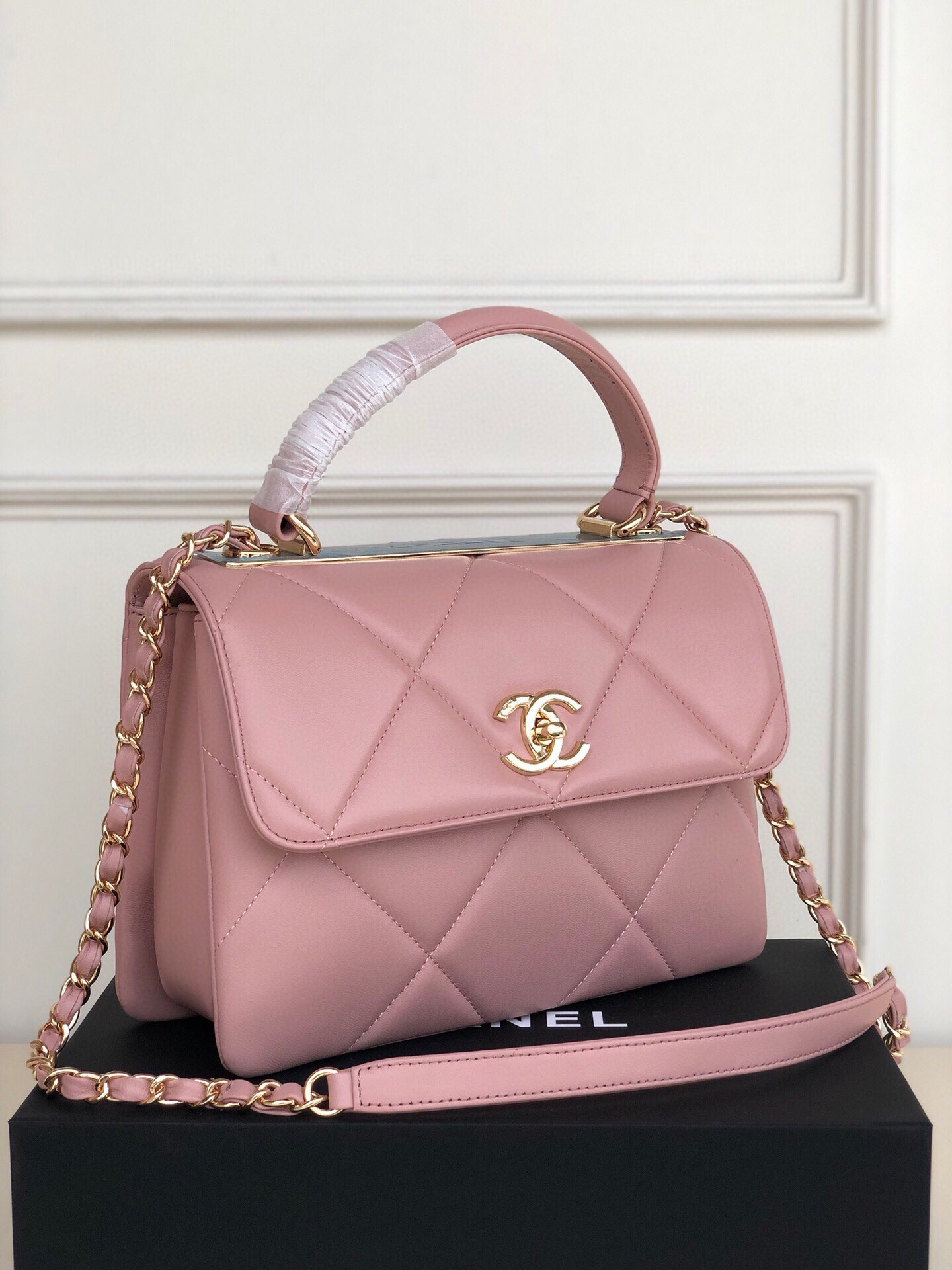 CHANEL FLAP BAG WITH TOP HANDLE 6.6 × 9.8 × 4.7 in