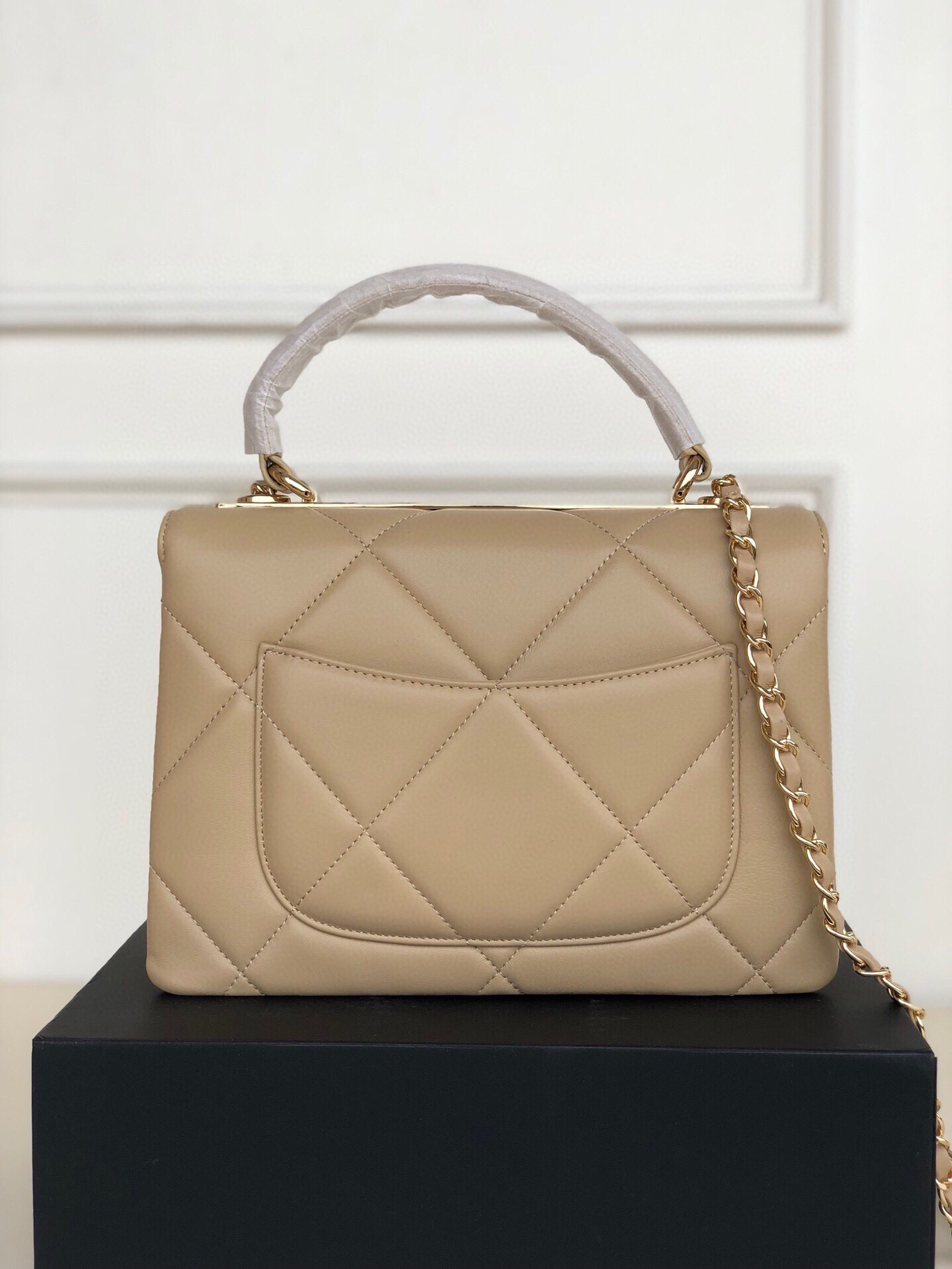 CHANEL FLAP BAG WITH TOP HANDLE 6.6 × 9.8 × 4.7 in