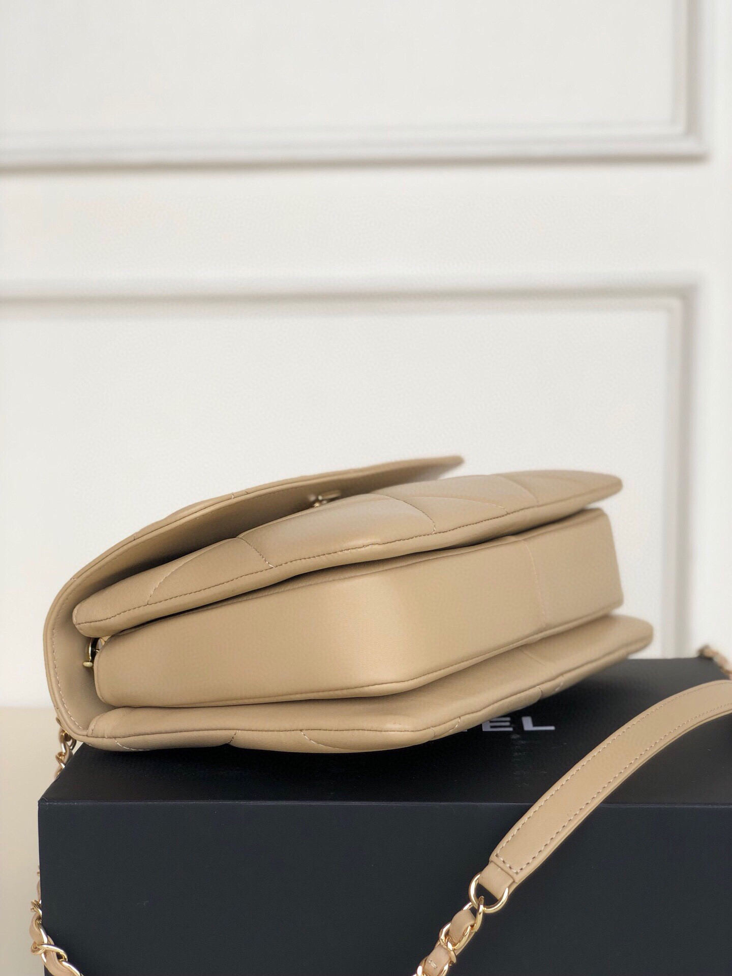 CHANEL FLAP BAG WITH TOP HANDLE 6.6 × 9.8 × 4.7 in