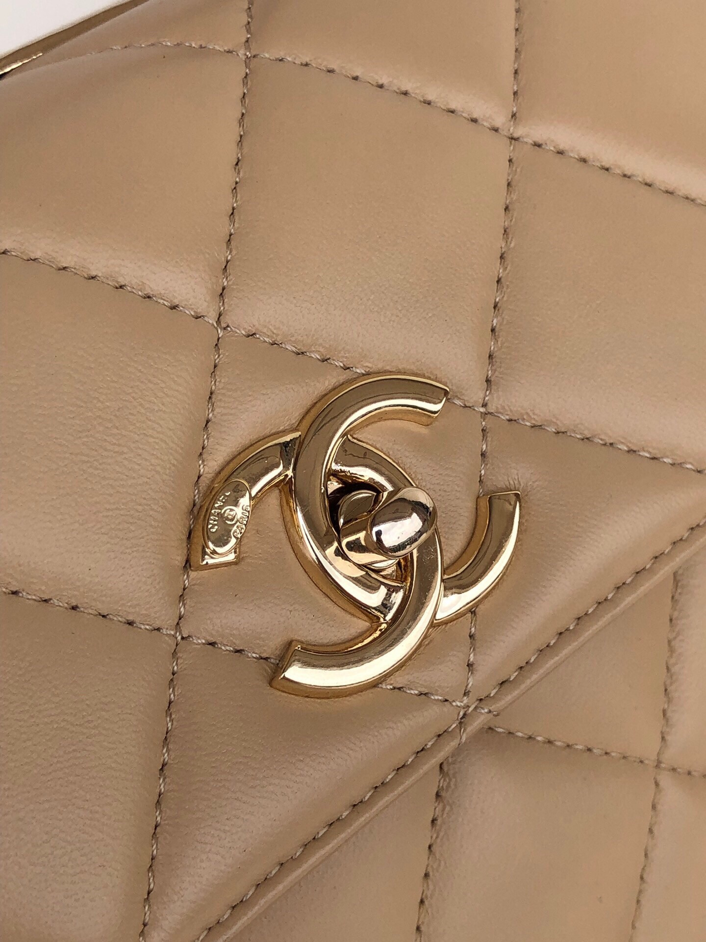CHANEL FLAP BAG WITH TOP HANDLE 6.6 × 9.8 × 4.7 in