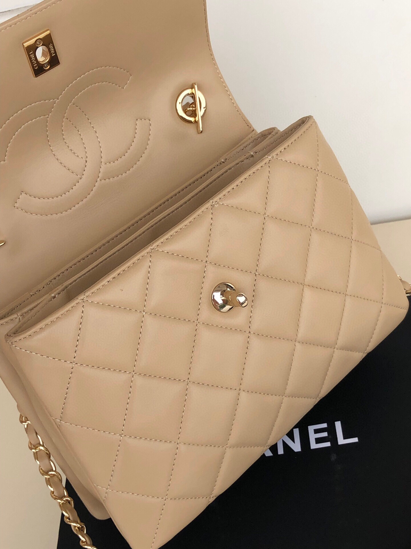 CHANEL FLAP BAG WITH TOP HANDLE 6.6 × 9.8 × 4.7 in