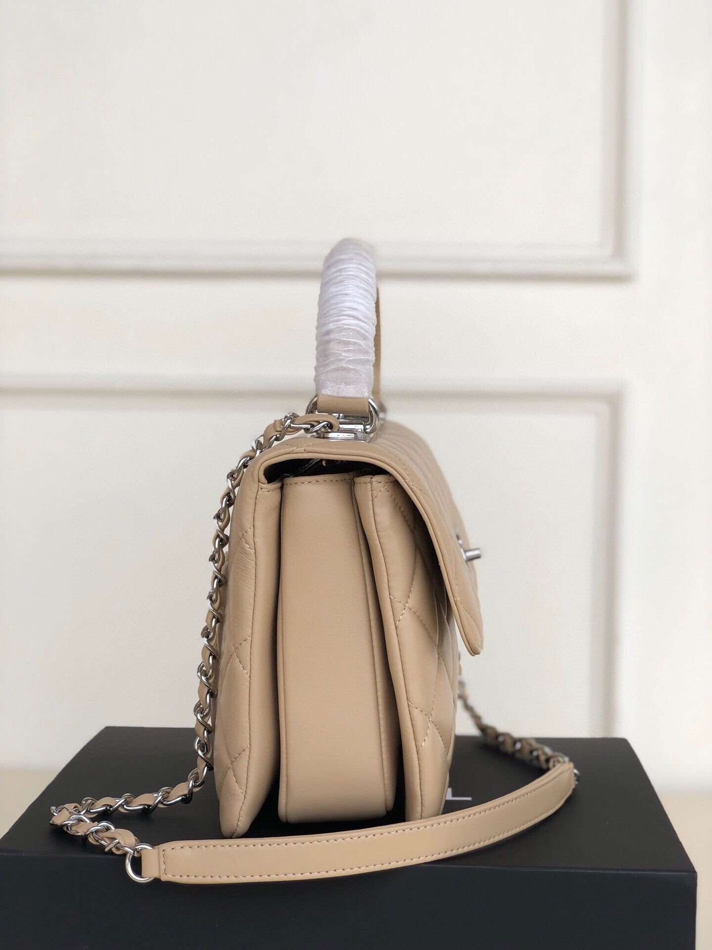 CHANEL FLAP BAG WITH TOP HANDLE 6.6 × 9.8 × 4.7 in