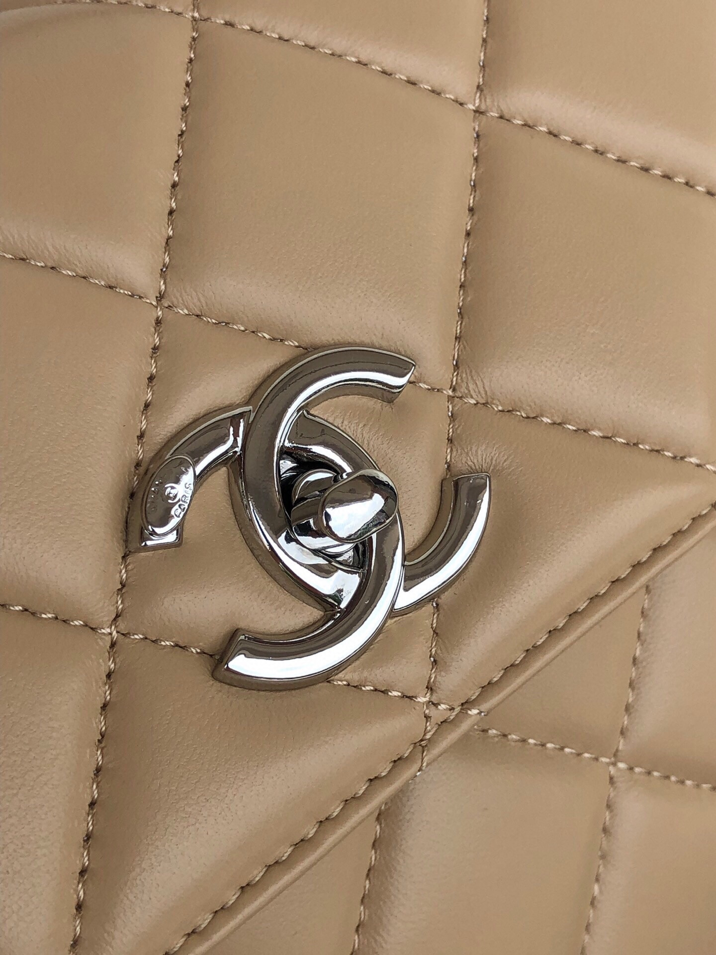 CHANEL FLAP BAG WITH TOP HANDLE 6.6 × 9.8 × 4.7 in