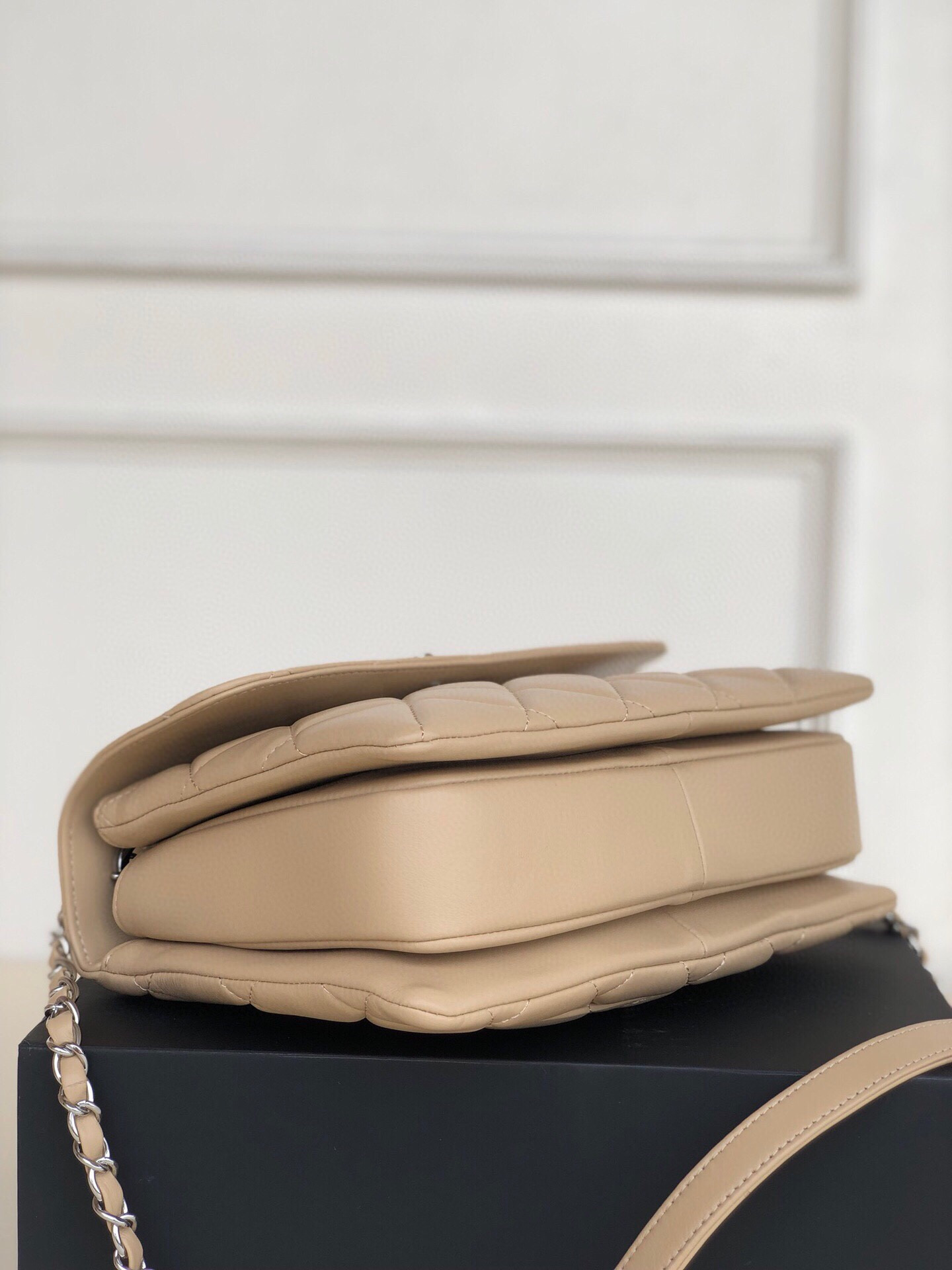 CHANEL FLAP BAG WITH TOP HANDLE 6.6 × 9.8 × 4.7 in