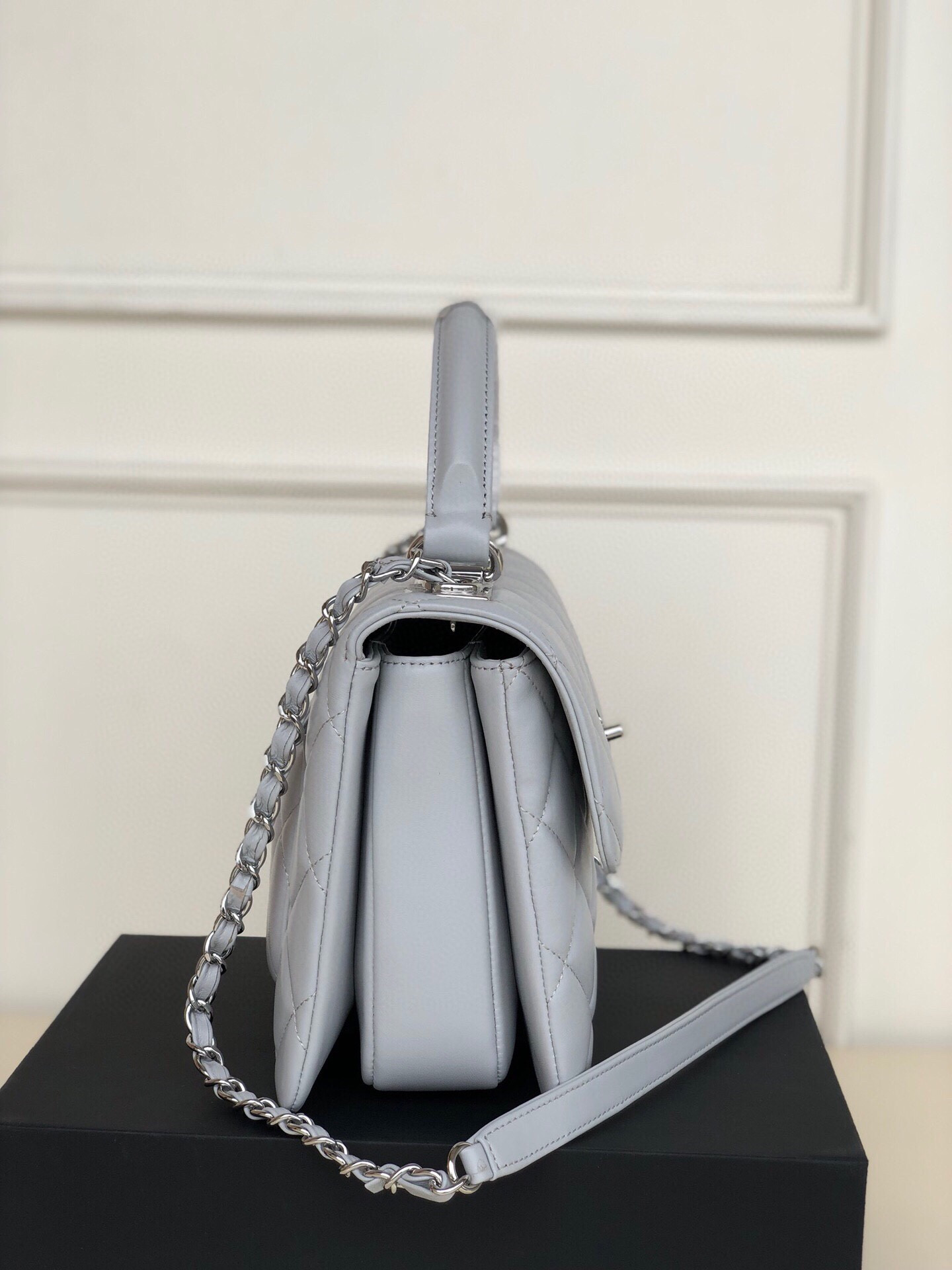 CHANEL FLAP BAG WITH TOP HANDLE 6.6 × 9.8 × 4.7 in