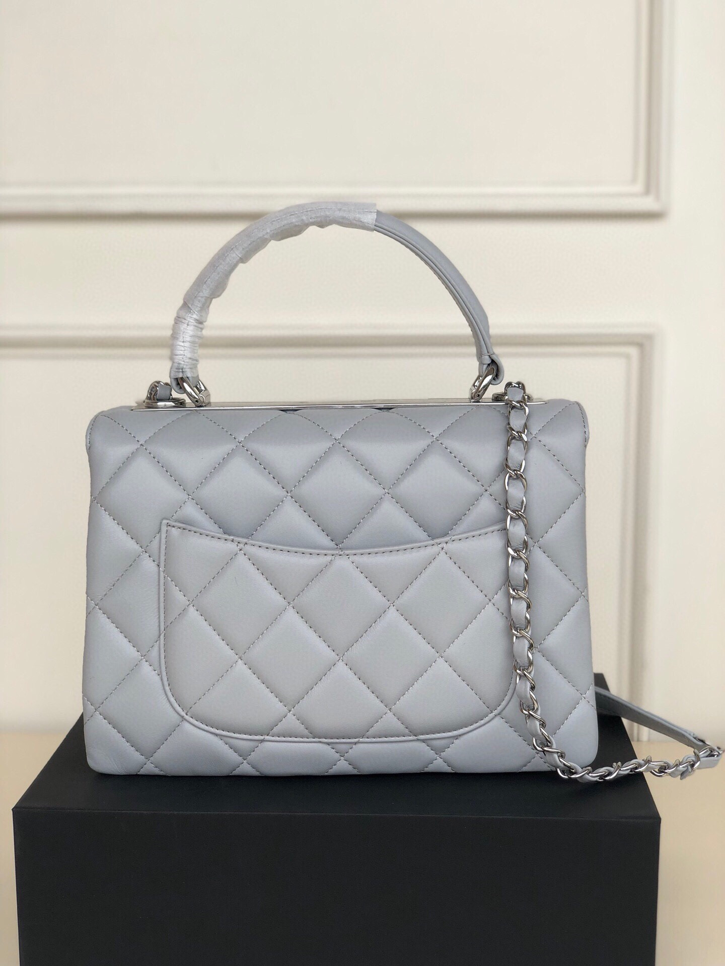 CHANEL FLAP BAG WITH TOP HANDLE 6.6 × 9.8 × 4.7 in