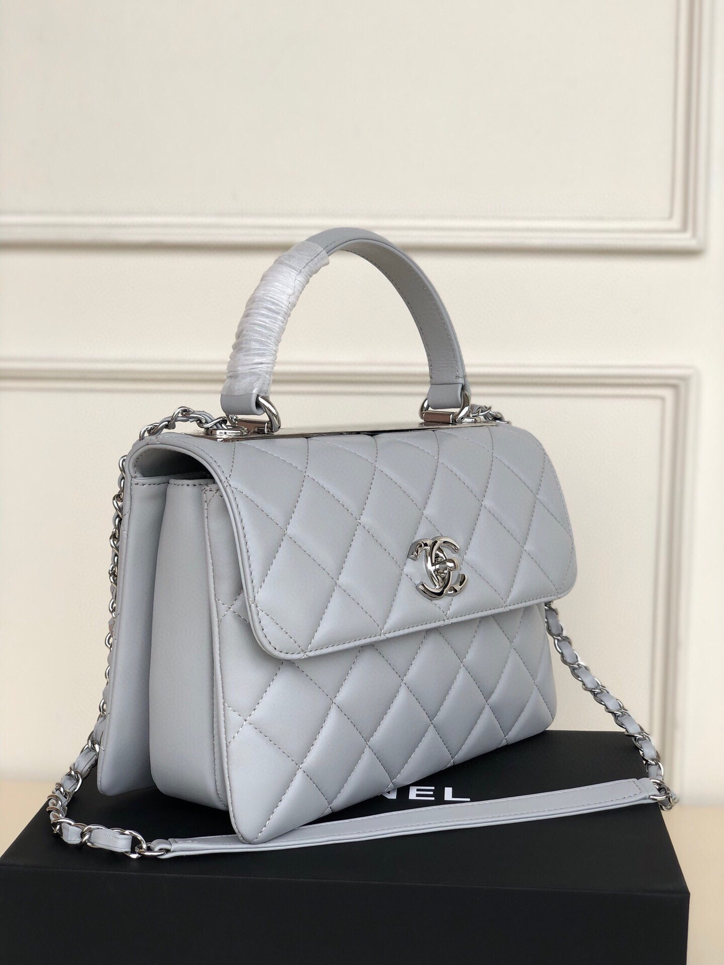 CHANEL FLAP BAG WITH TOP HANDLE 6.6 × 9.8 × 4.7 in