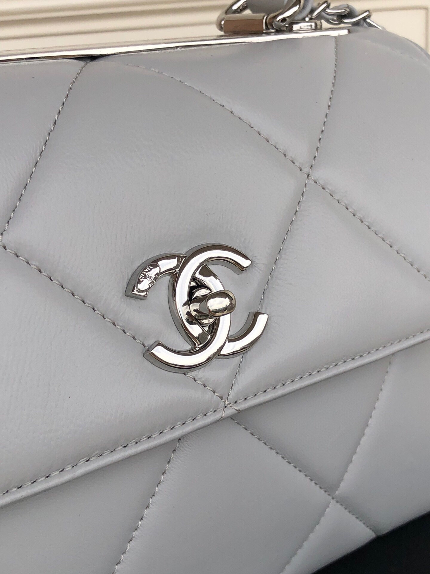 CHANEL FLAP BAG WITH TOP HANDLE 6.6 × 9.8 × 4.7 in