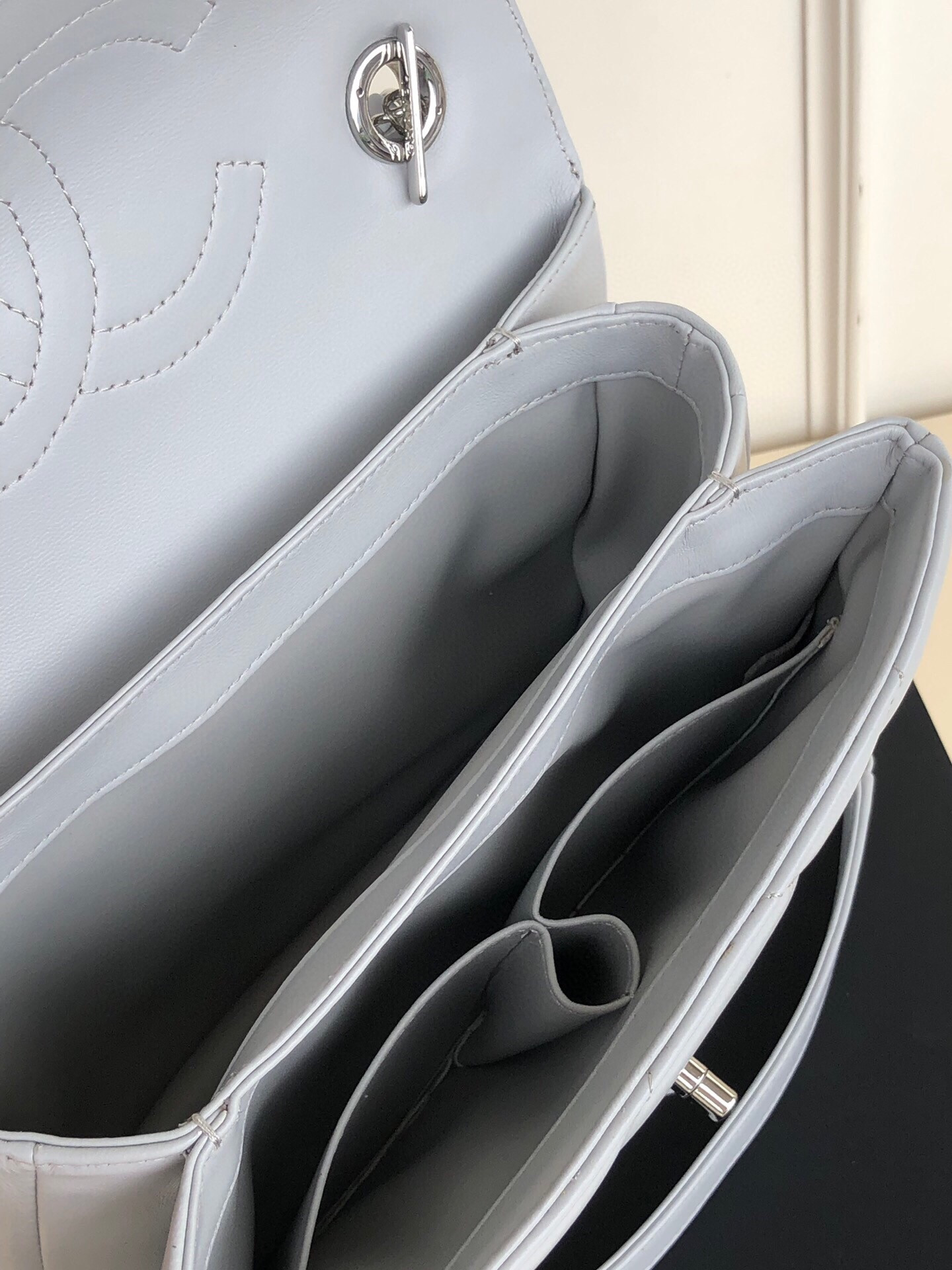 CHANEL FLAP BAG WITH TOP HANDLE 6.6 × 9.8 × 4.7 in