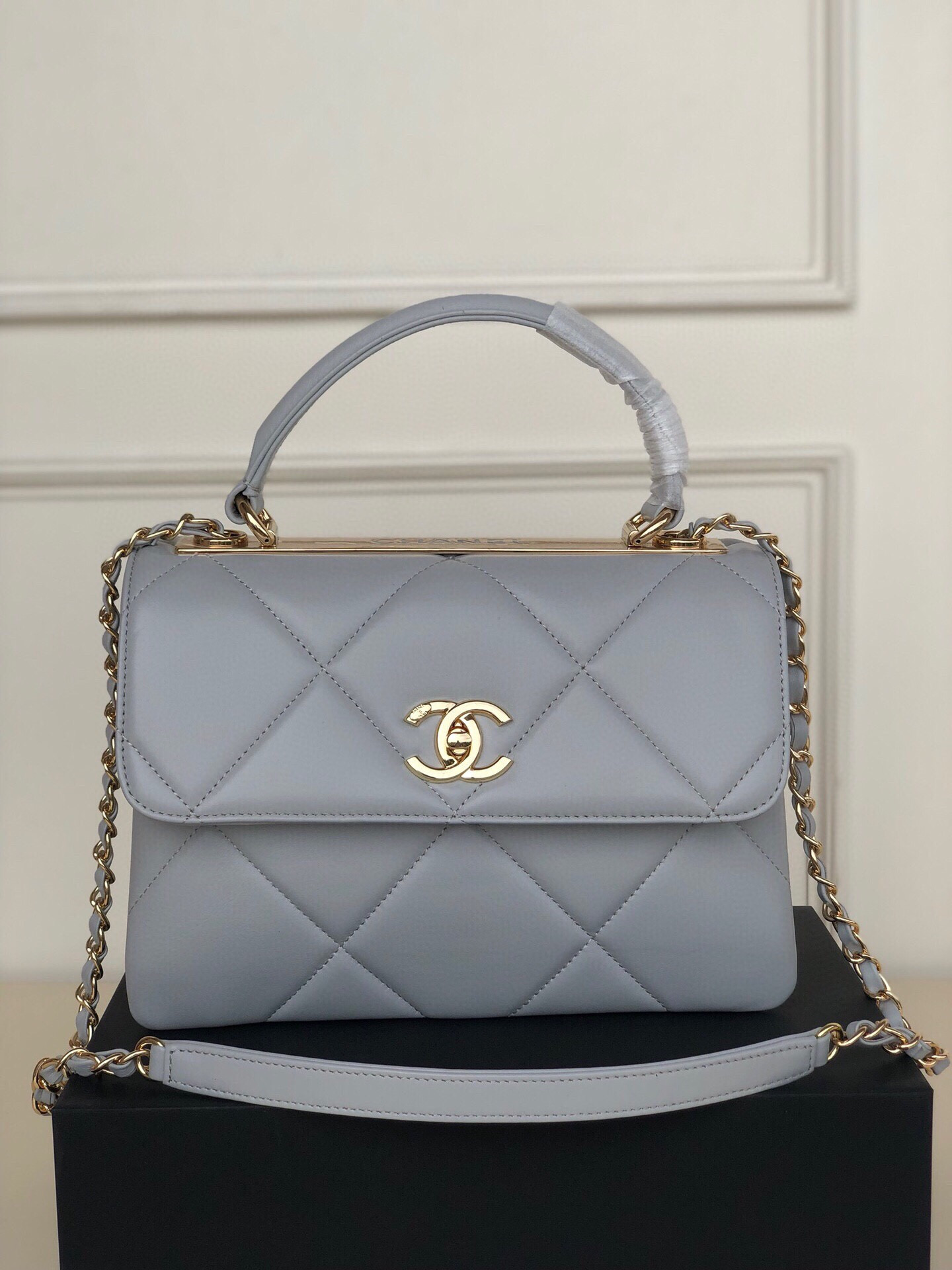 CHANEL FLAP BAG WITH TOP HANDLE 6.6 × 9.8 × 4.7 in