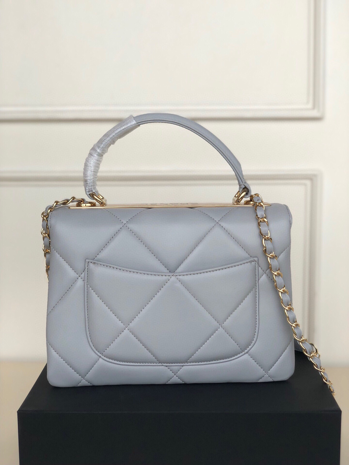 CHANEL FLAP BAG WITH TOP HANDLE 6.6 × 9.8 × 4.7 in