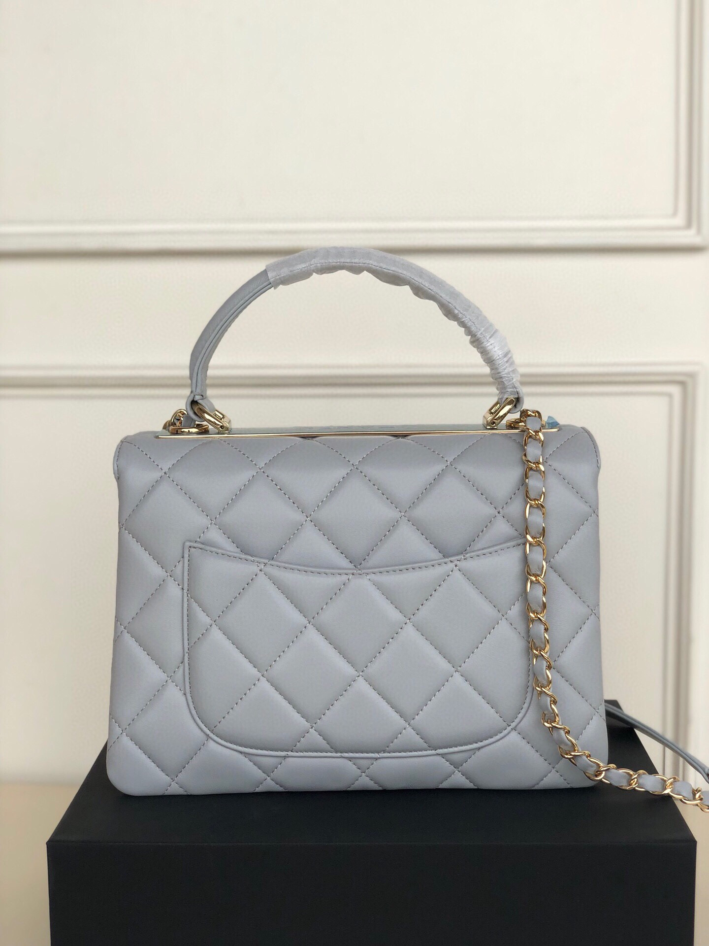 CHANEL FLAP BAG WITH TOP HANDLE 6.6 × 9.8 × 4.7 in