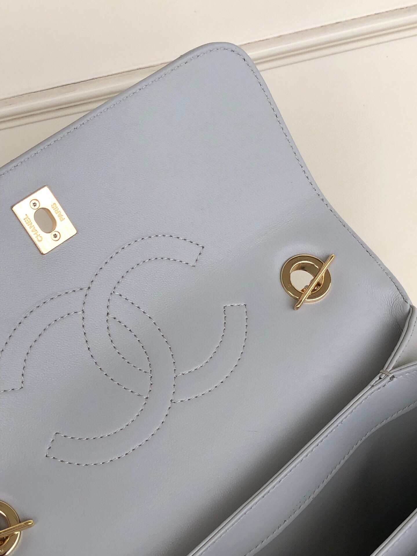 CHANEL FLAP BAG WITH TOP HANDLE 6.6 × 9.8 × 4.7 in