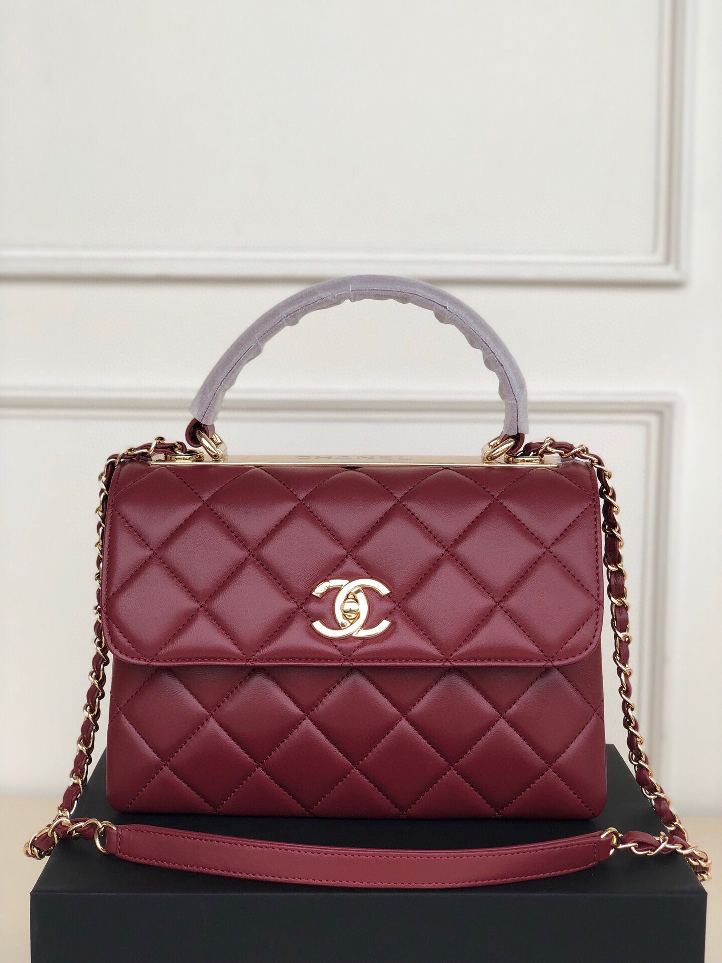 CHANEL FLAP BAG WITH TOP HANDLE 6.6 × 9.8 × 4.7 in