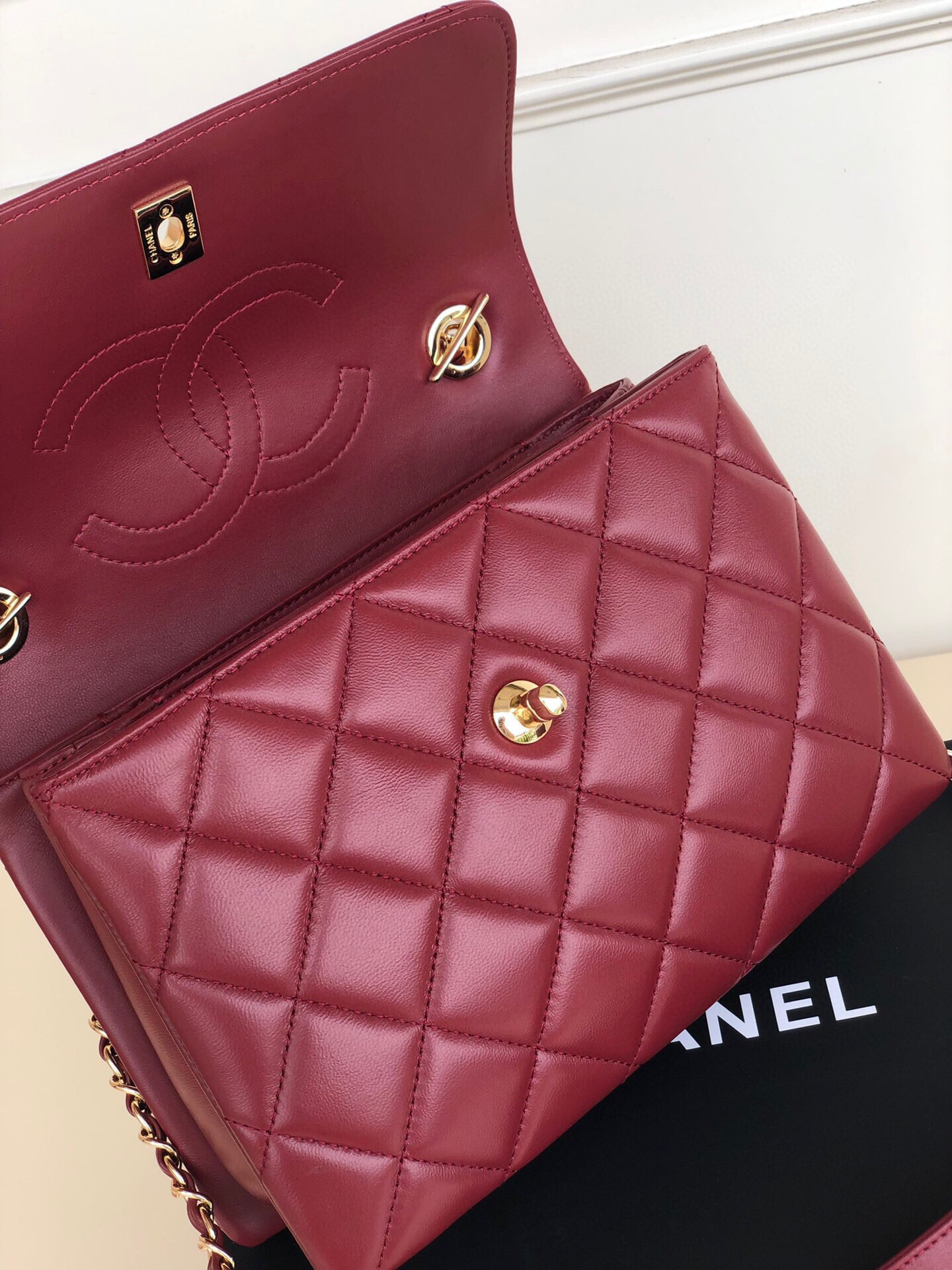 CHANEL FLAP BAG WITH TOP HANDLE 6.6 × 9.8 × 4.7 in