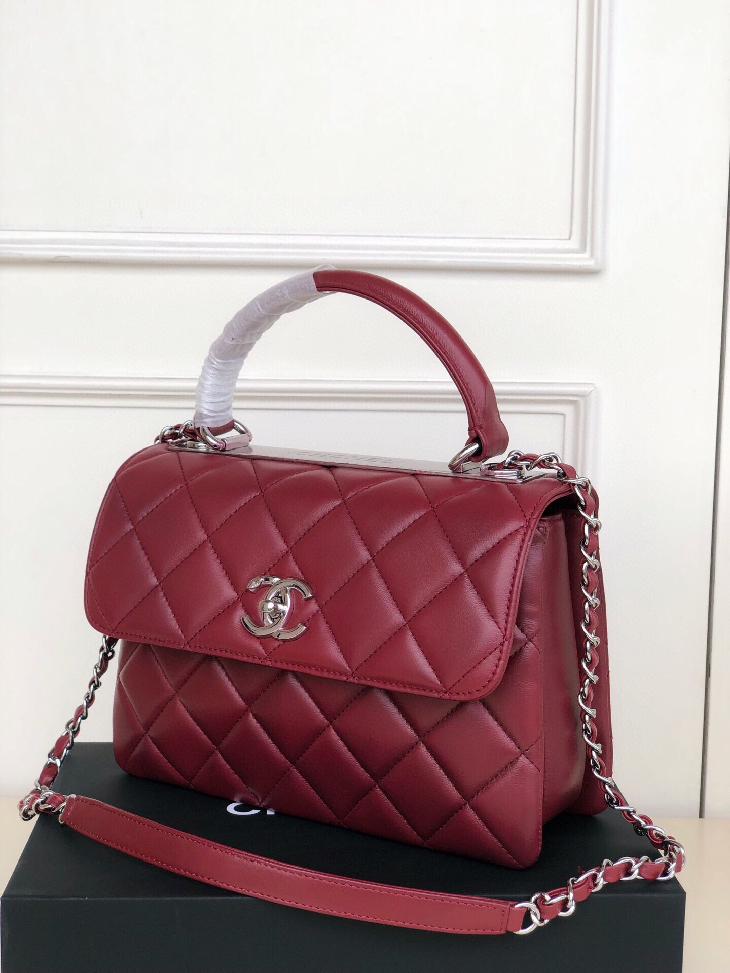 CHANEL FLAP BAG WITH TOP HANDLE 6.6 × 9.8 × 4.7 in