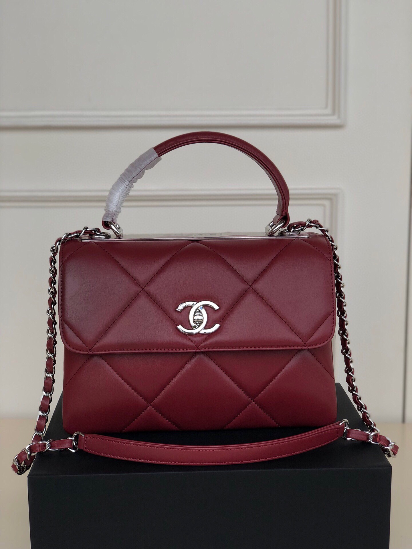 CHANEL FLAP BAG WITH TOP HANDLE 6.6 × 9.8 × 4.7 in