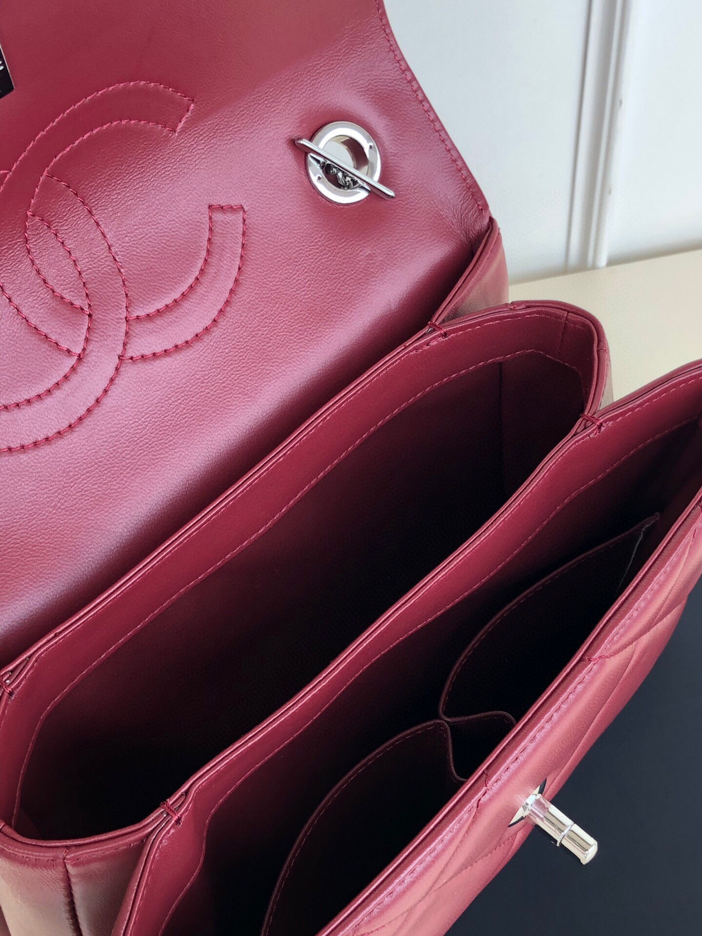 CHANEL FLAP BAG WITH TOP HANDLE 6.6 × 9.8 × 4.7 in